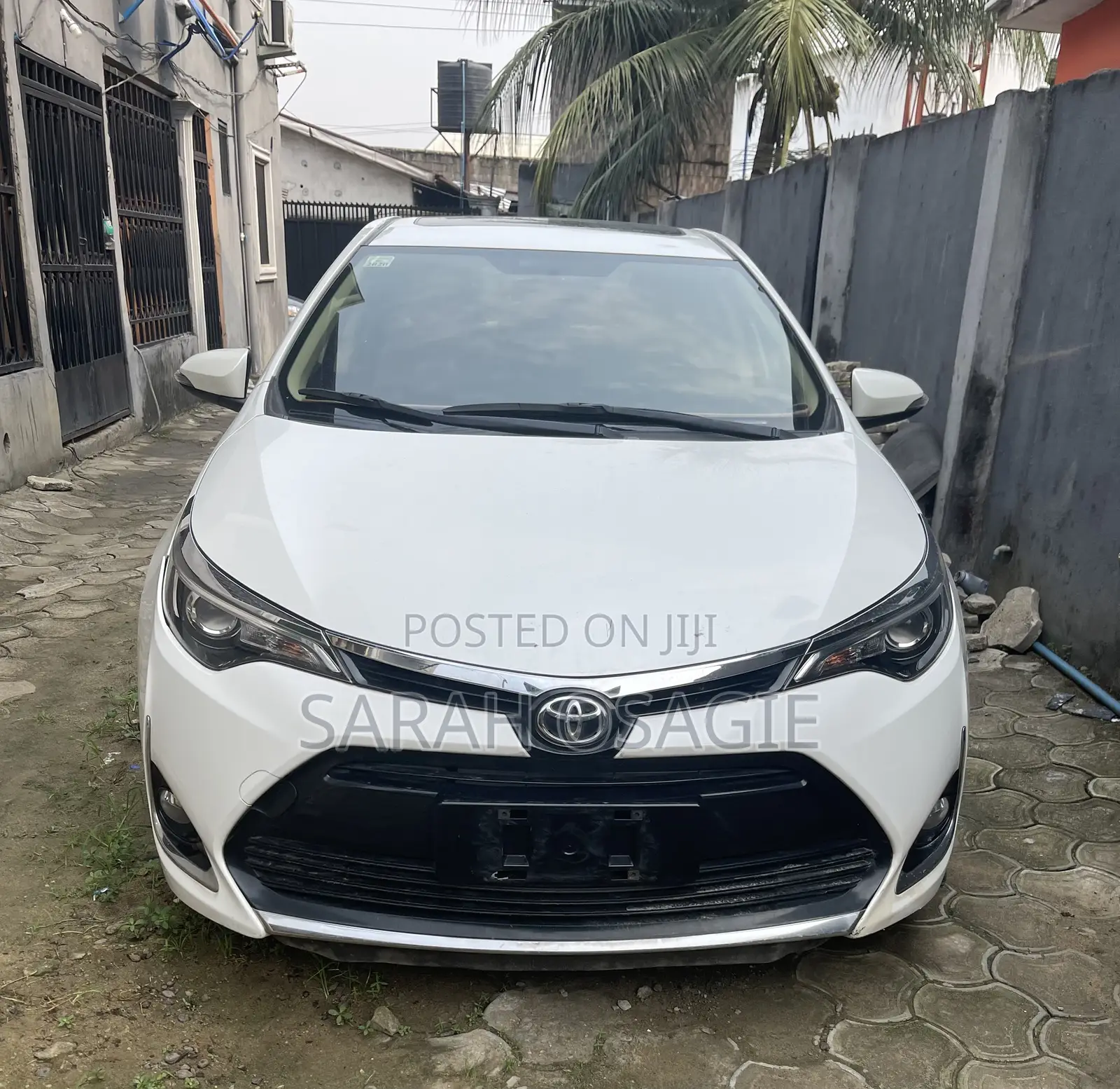 Toyota Corolla LE (1.8L 4cyl 2A) 2018 Off white