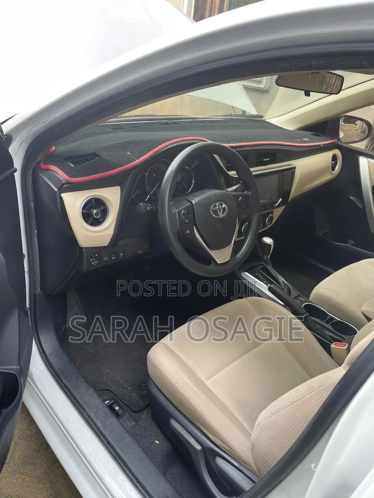 Toyota Corolla LE (1.8L 4cyl 2A) 2018 Off white