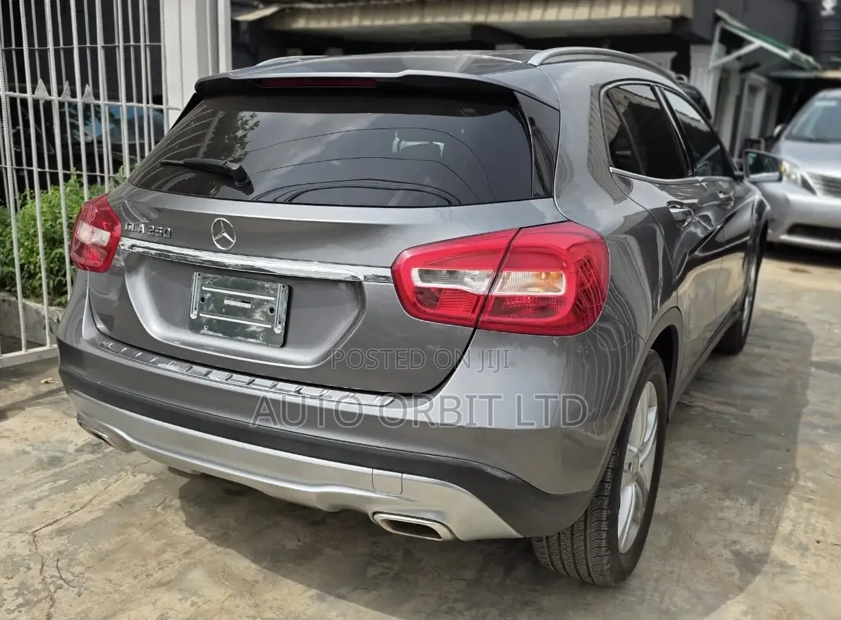 Mercedes-Benz GLA 250 2017 Gray