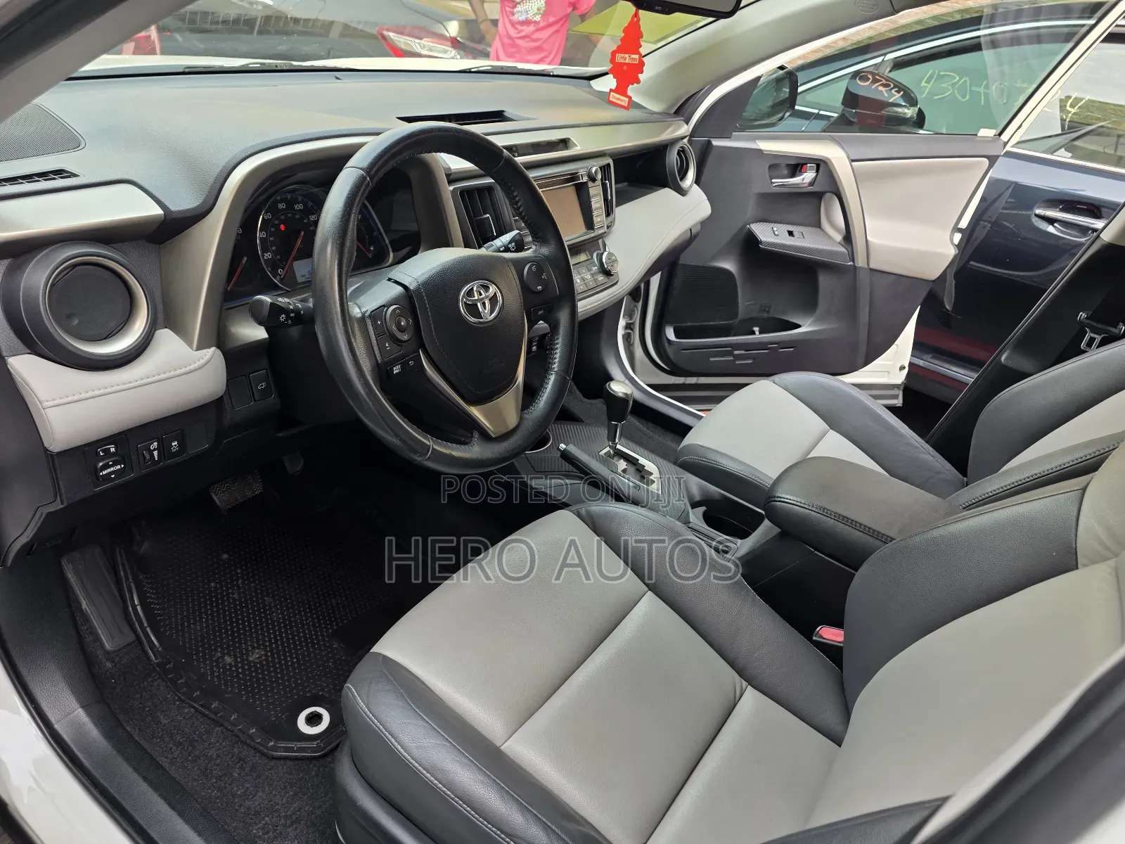 Toyota RAV4 Limited 4dr SUV AWD (2.5L 4cyl 6A) 2015 White