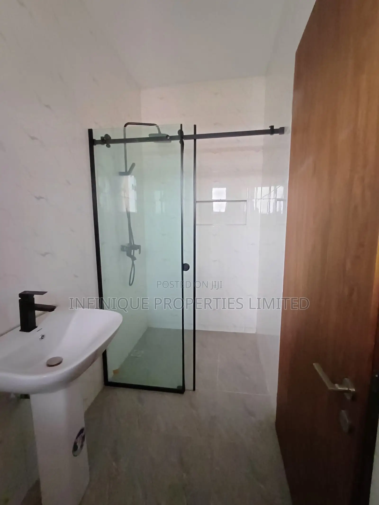 3bdrm Apartment in Lekki Phase 1 for rent