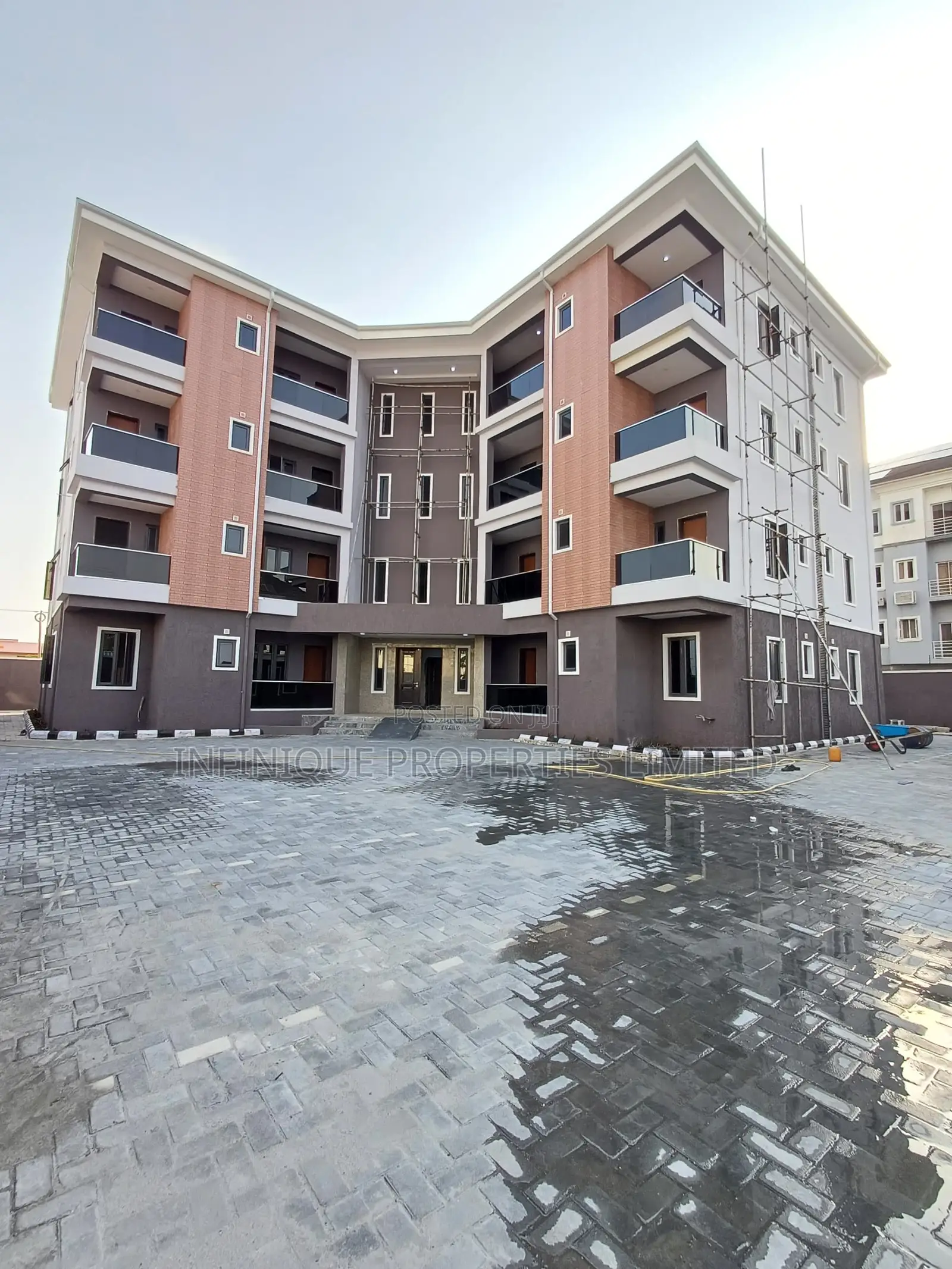 3bdrm Apartment in Lekki Phase 1 for rent