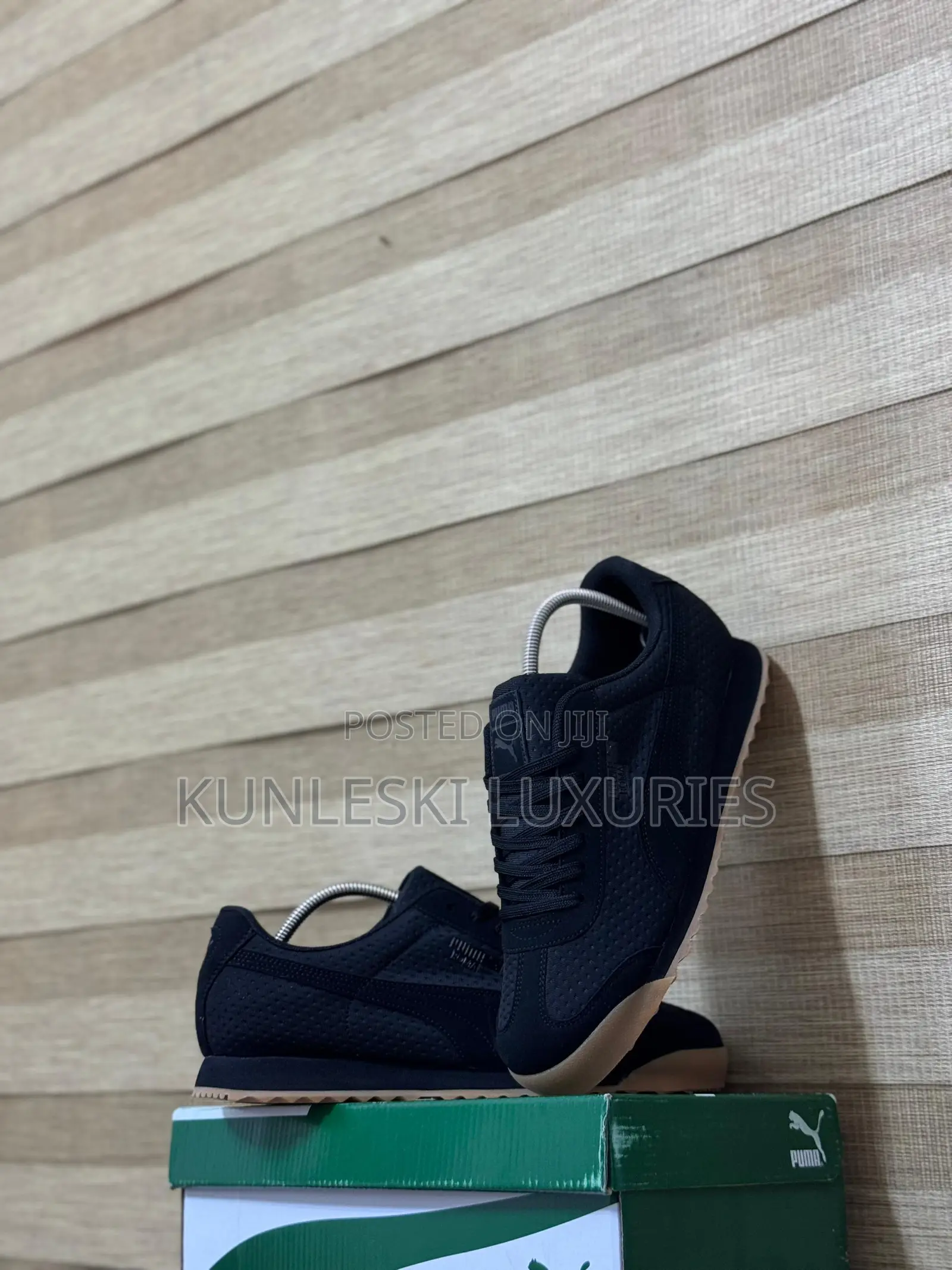 Original Puma Roma Black & White Sneakers