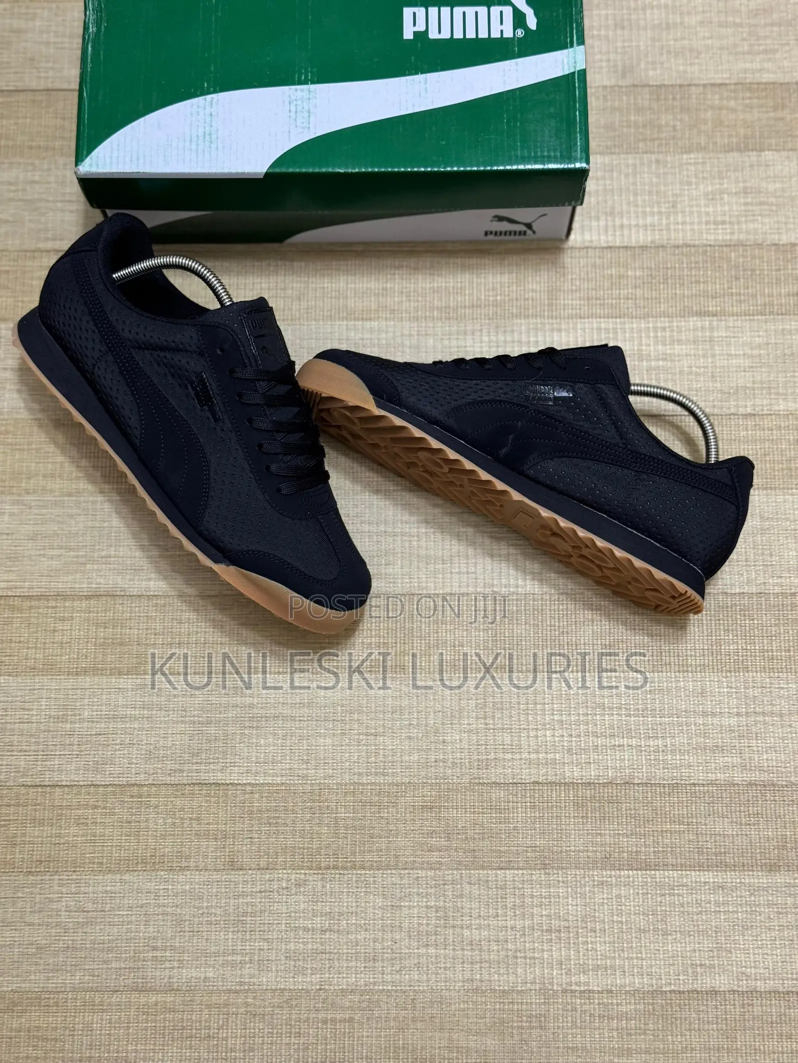 Original Puma Roma Black & White Sneakers