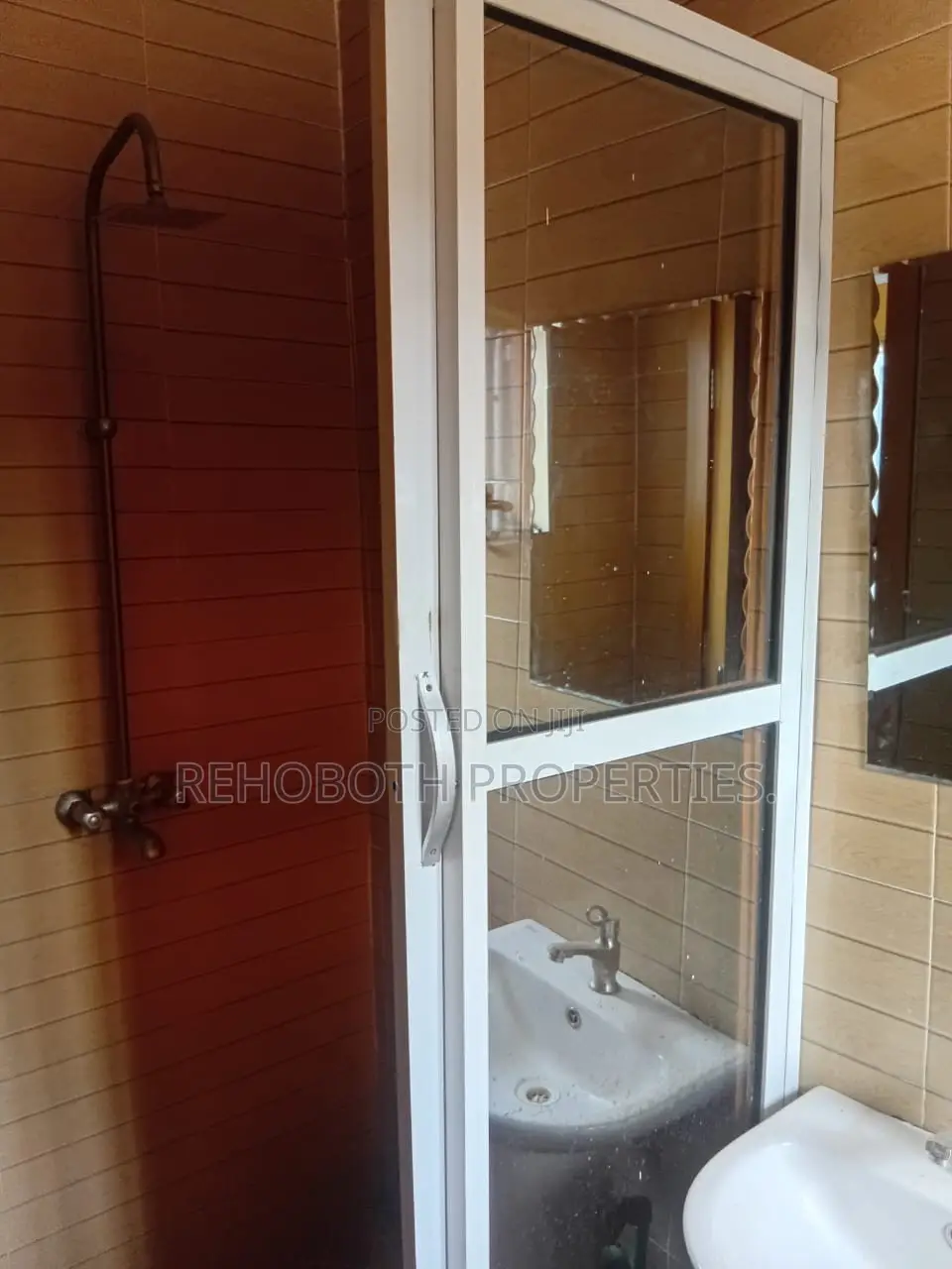 3bdrm Apartment in Harmony Estate Elebu, Akala Express for rent