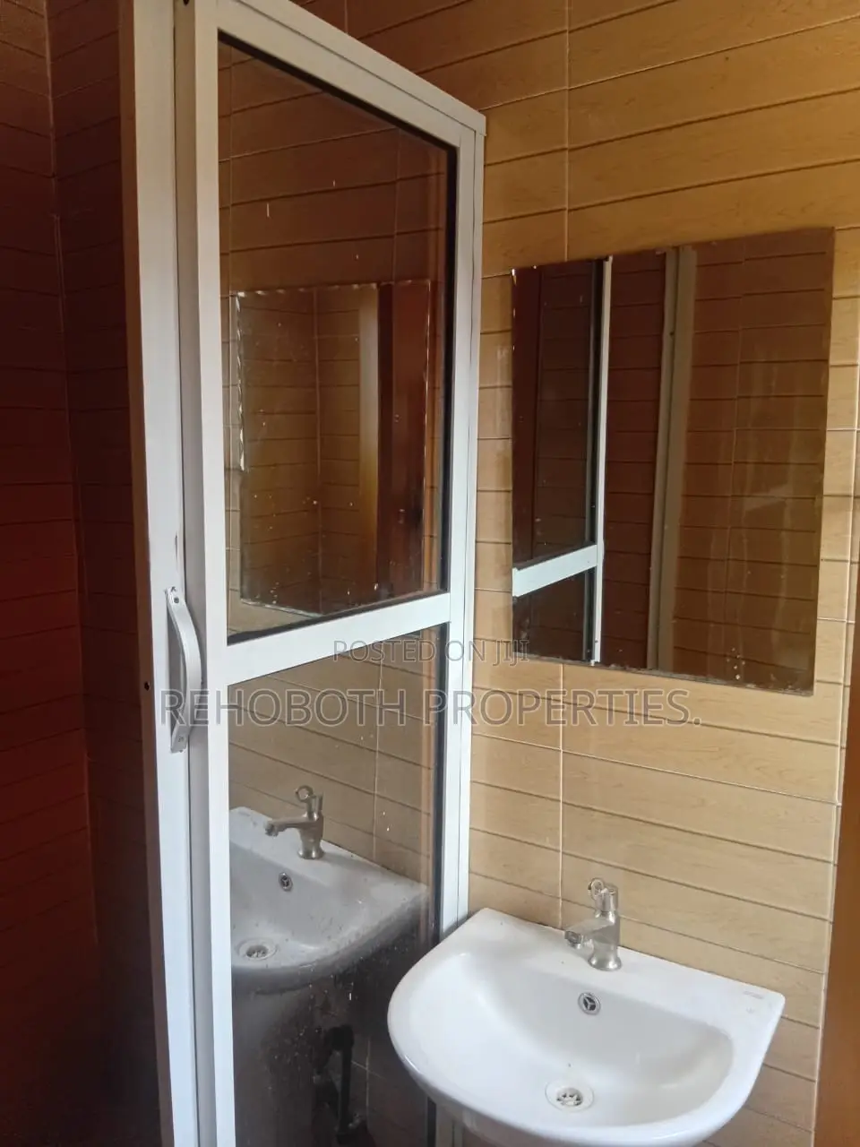 3bdrm Apartment in Harmony Estate Elebu, Akala Express for rent