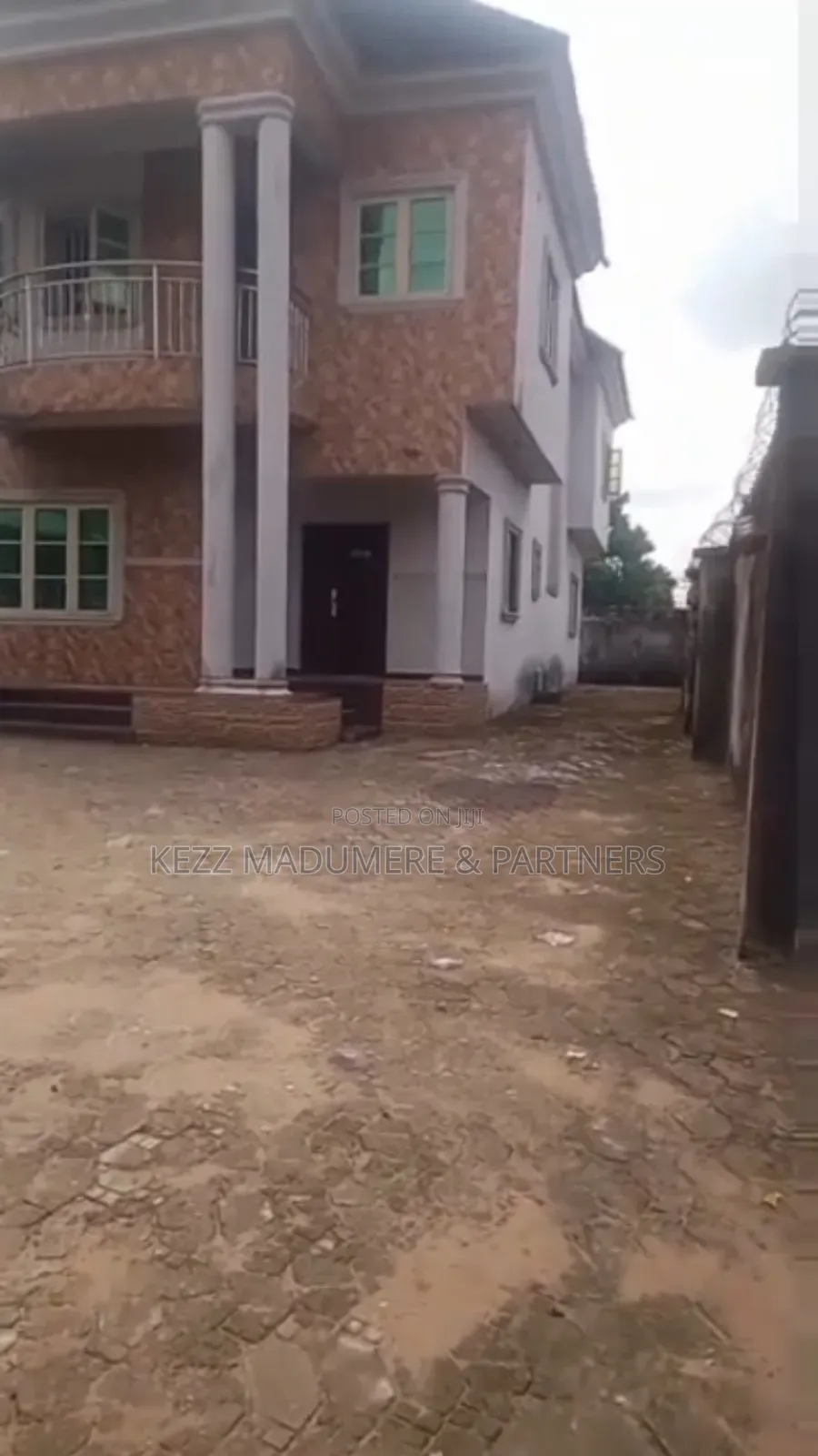 4bdrm Duplex in Rukpakulushi , for sale
