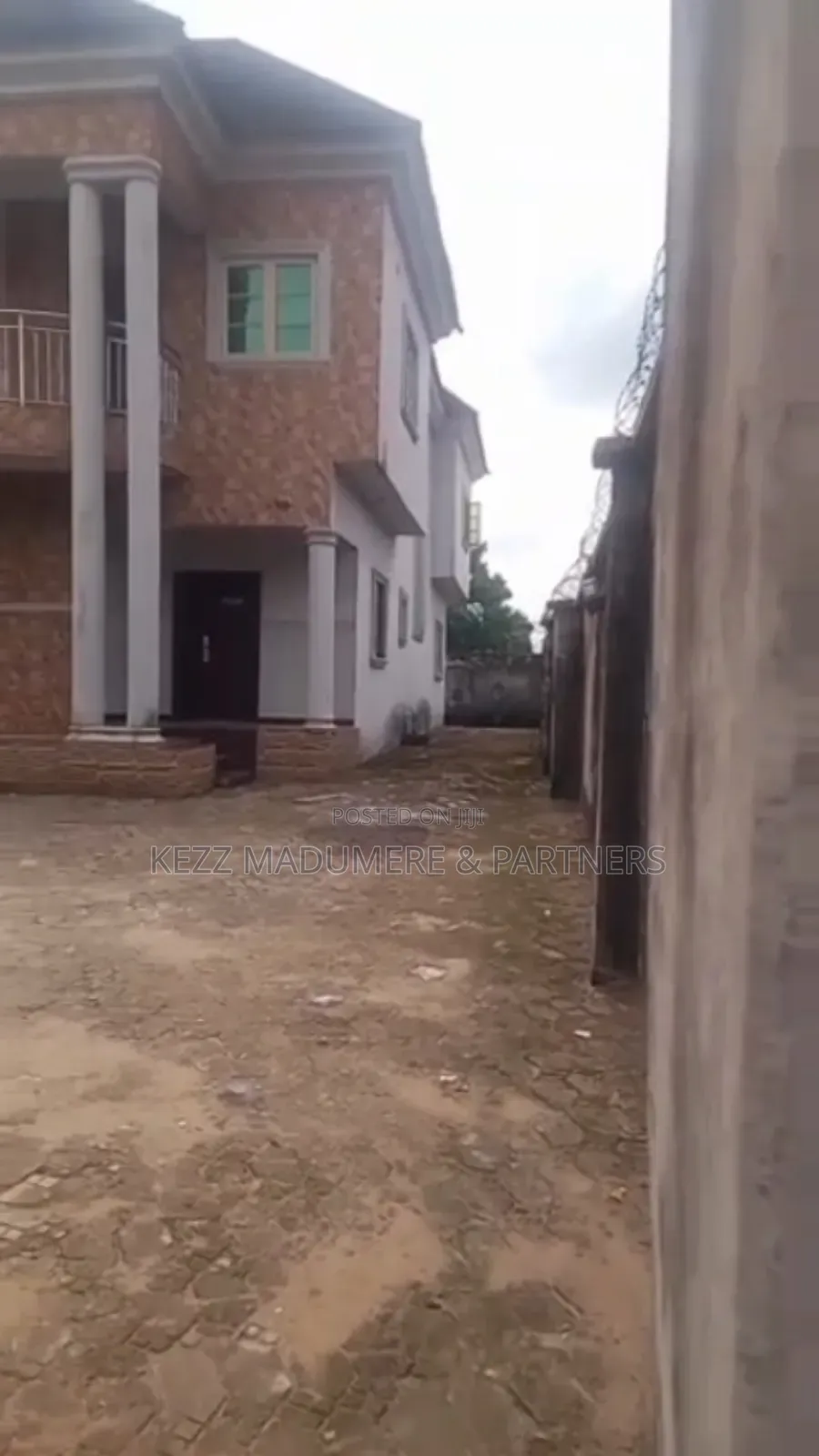 4bdrm Duplex in Rukpakulushi , for sale