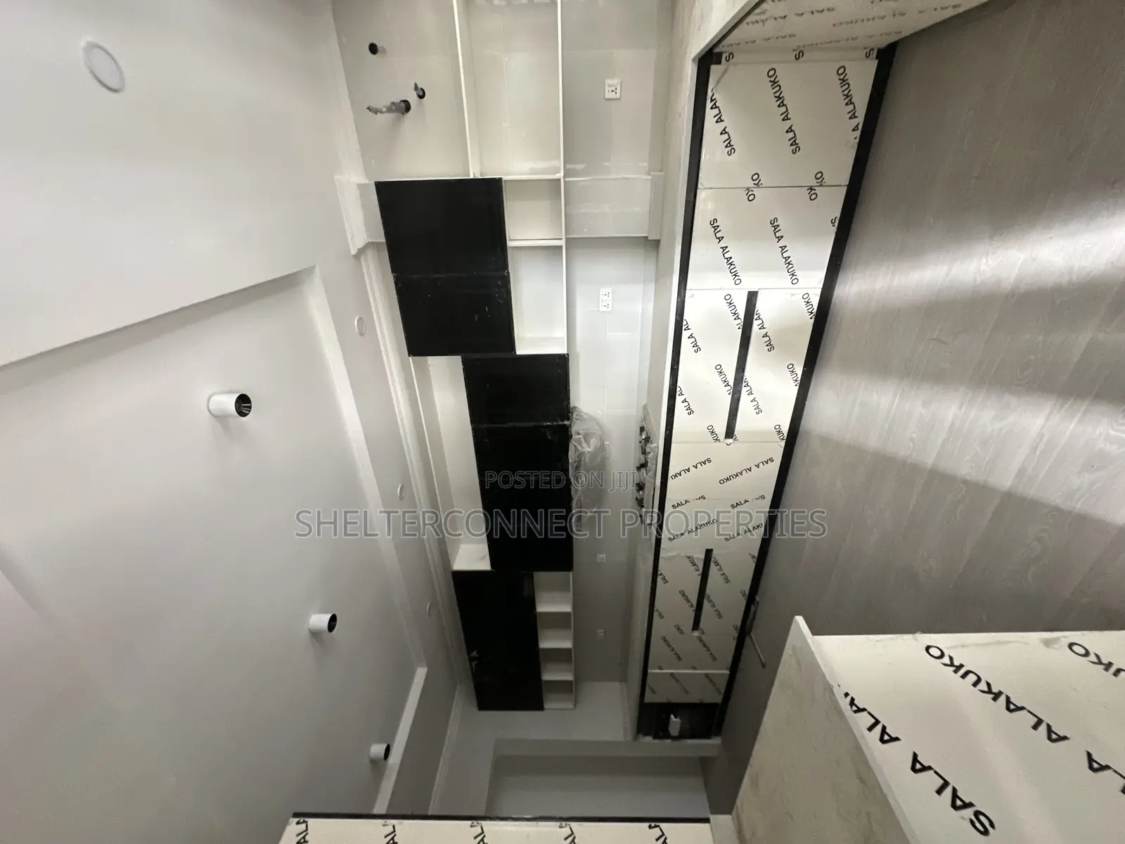 4bdrm Apartment in Lekki Phase 1 for sale