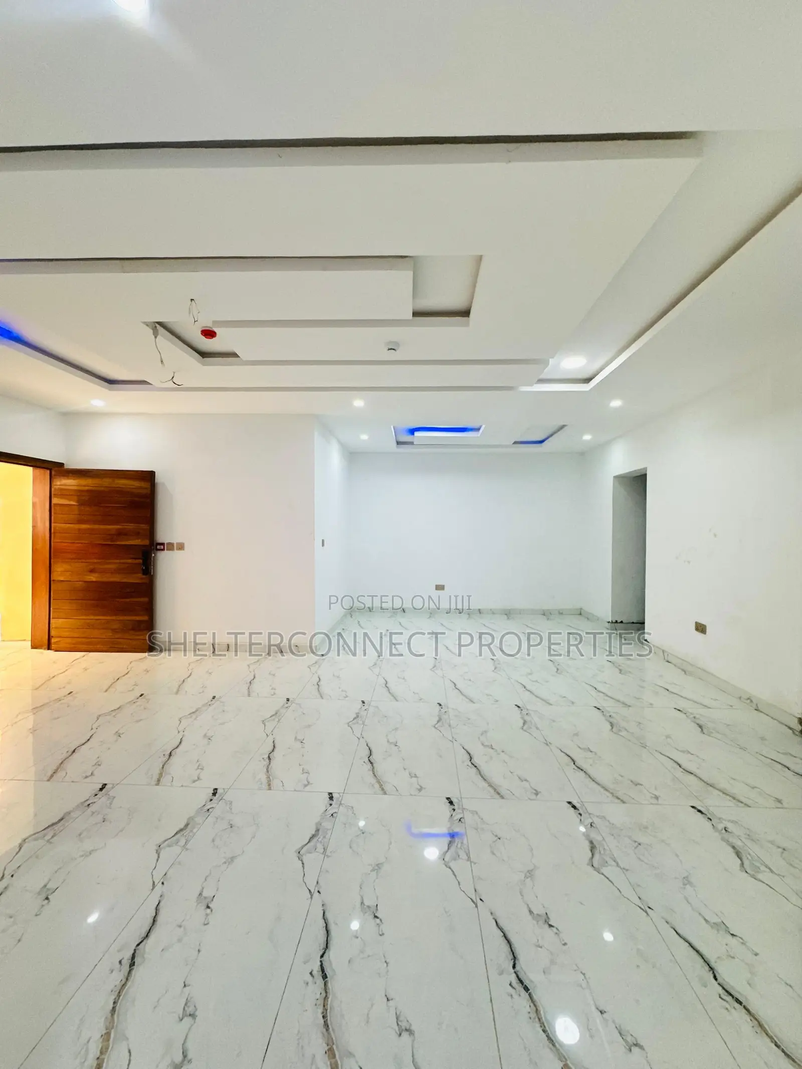 2bdrm Apartment in Lekki Phase 1 for rent
