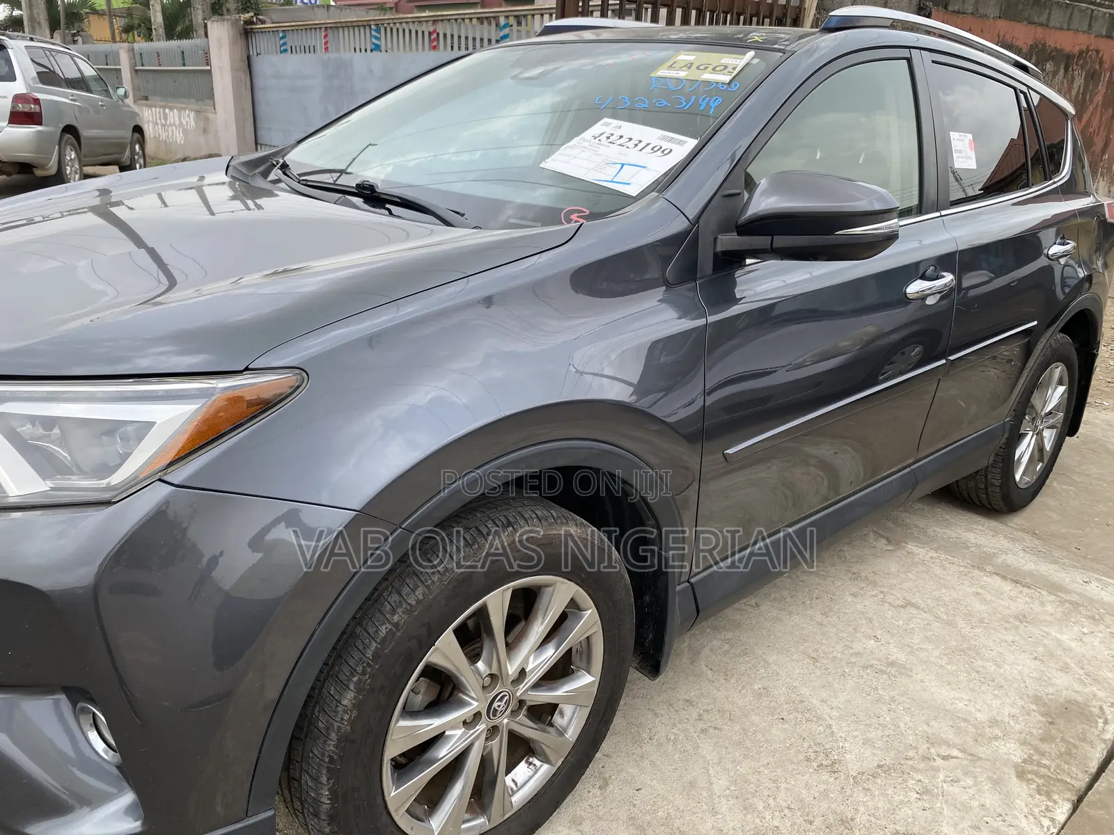Toyota RAV4 Limited AWD (2.5L 4cyl 6A) 2017 Gray