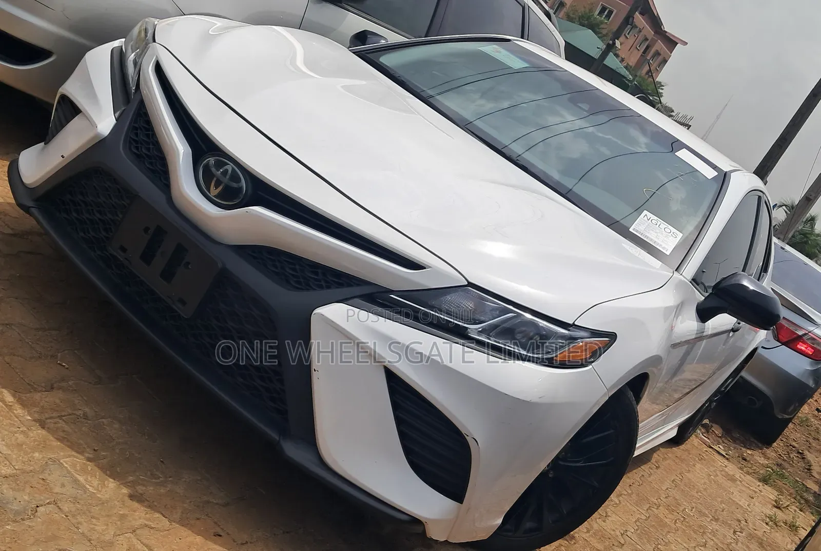 Toyota Camry SE FWD 2020 White