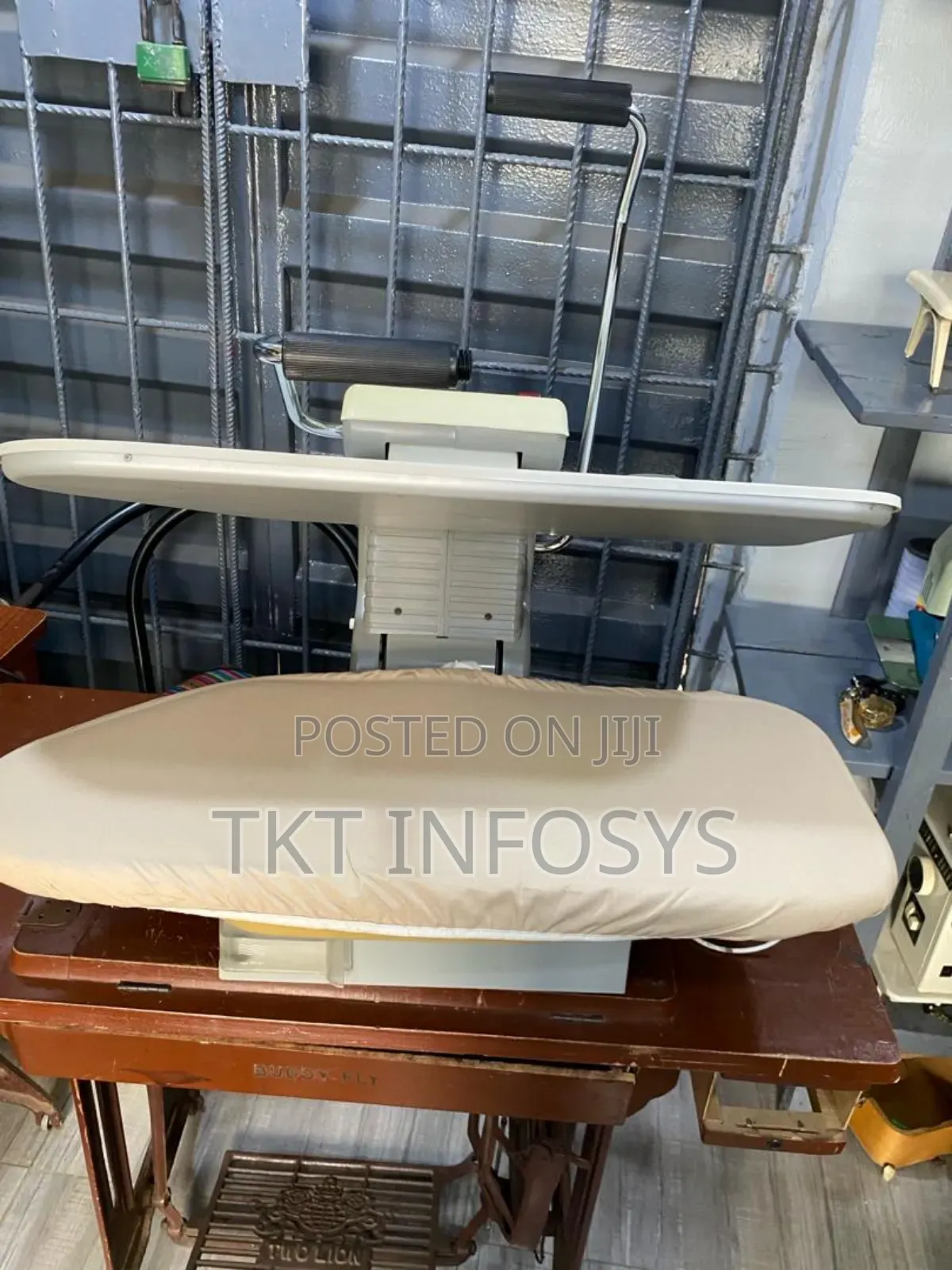Singer Industrial Stonning Machine