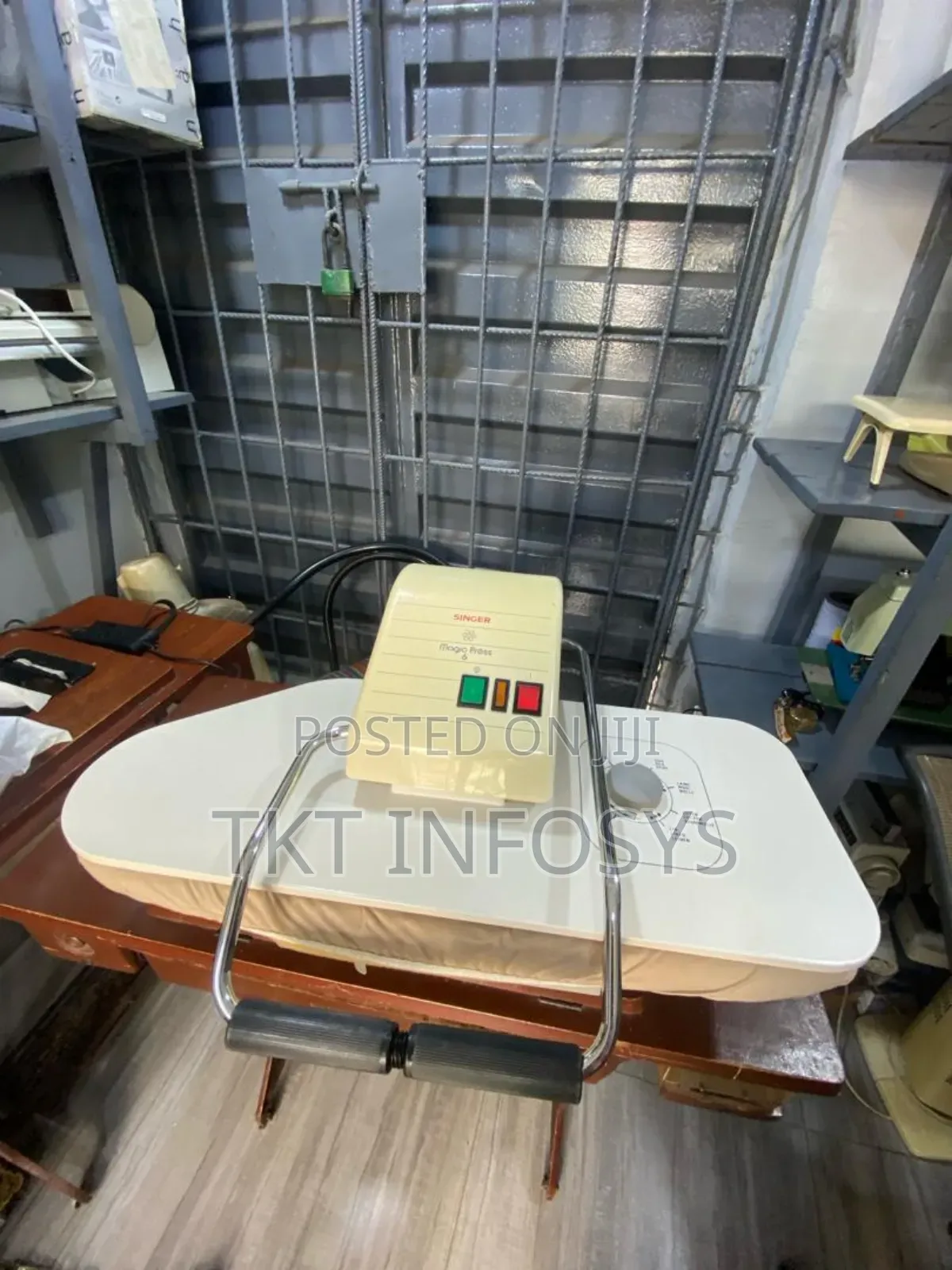 Singer Industrial Stonning Machine