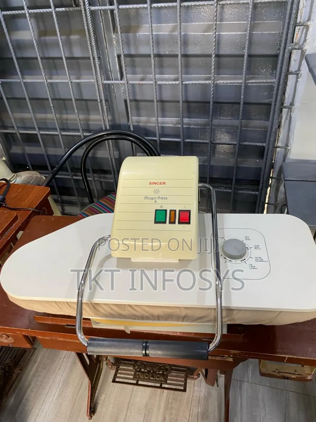 Singer Industrial Stonning Machine