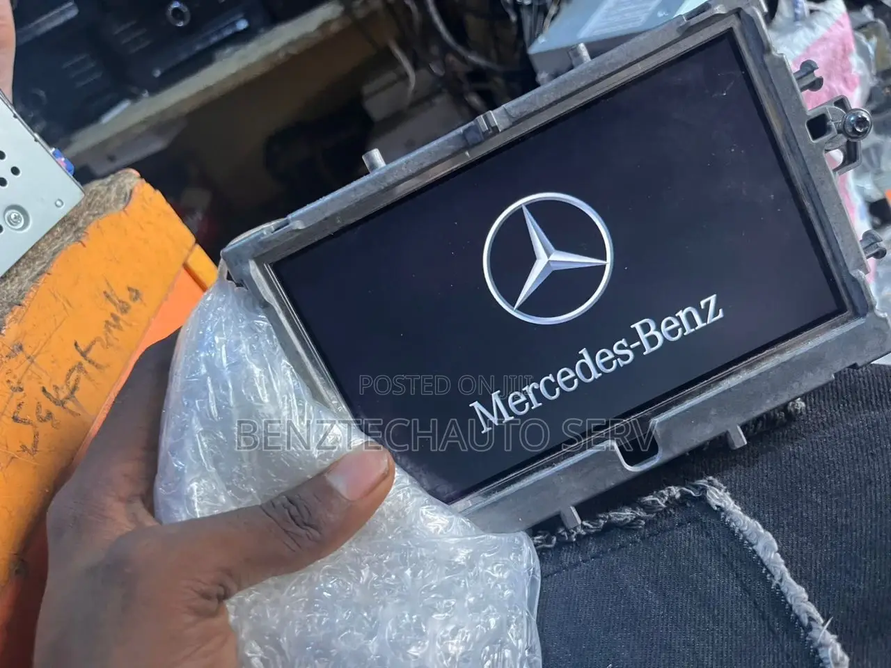 2010 GLK Original Screen