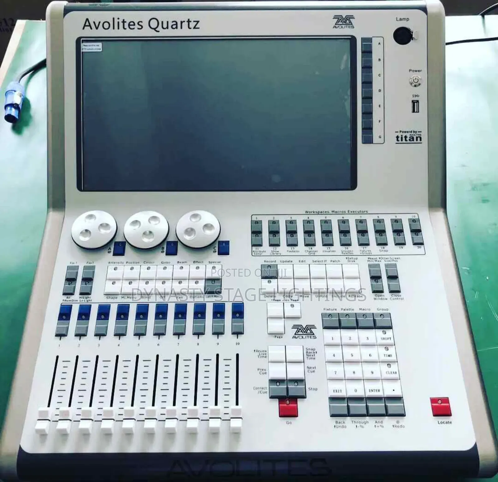 Avolite Quartz Digital Light Mixer With Flight Case