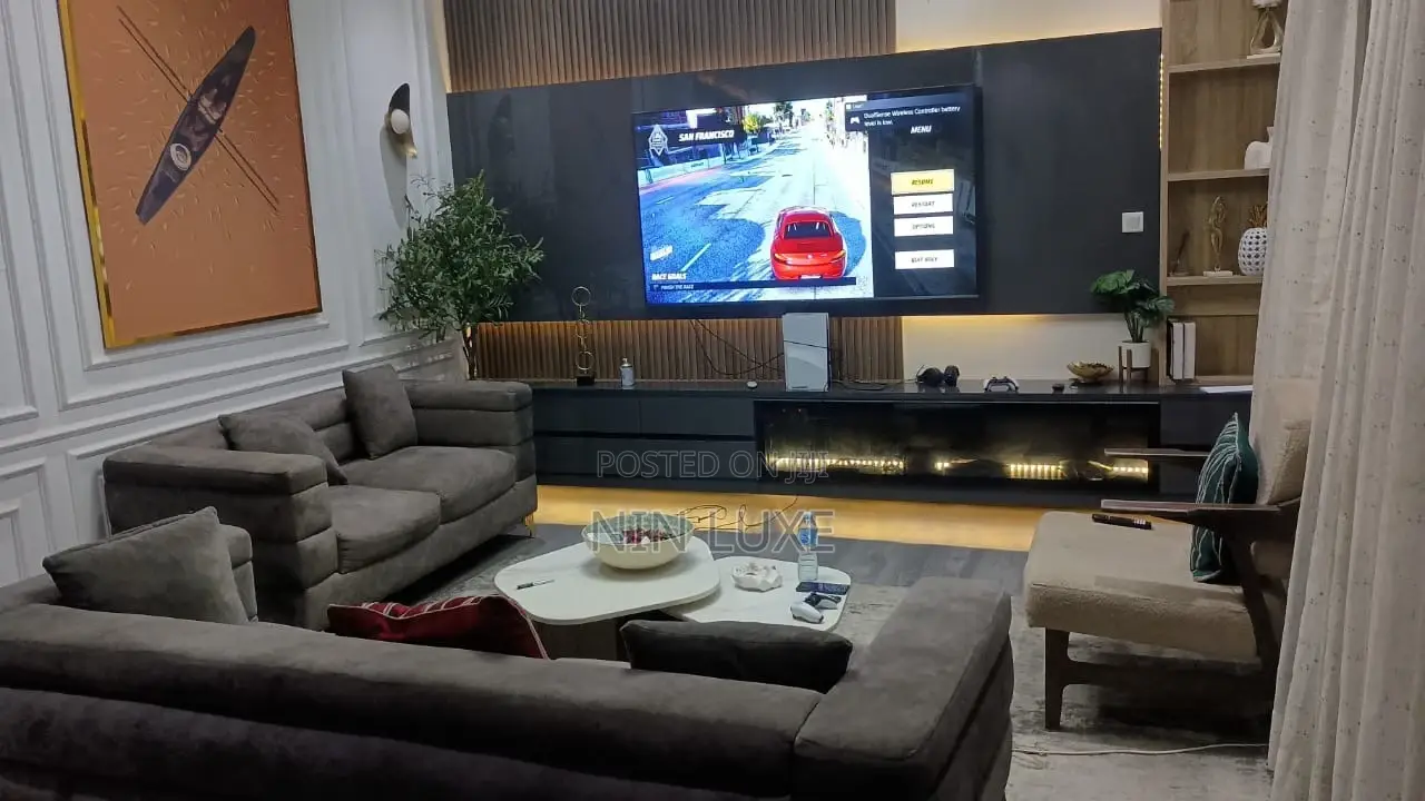 Exceptional Beautifully Furnished 4bedroom Shared Apartment in Leaking