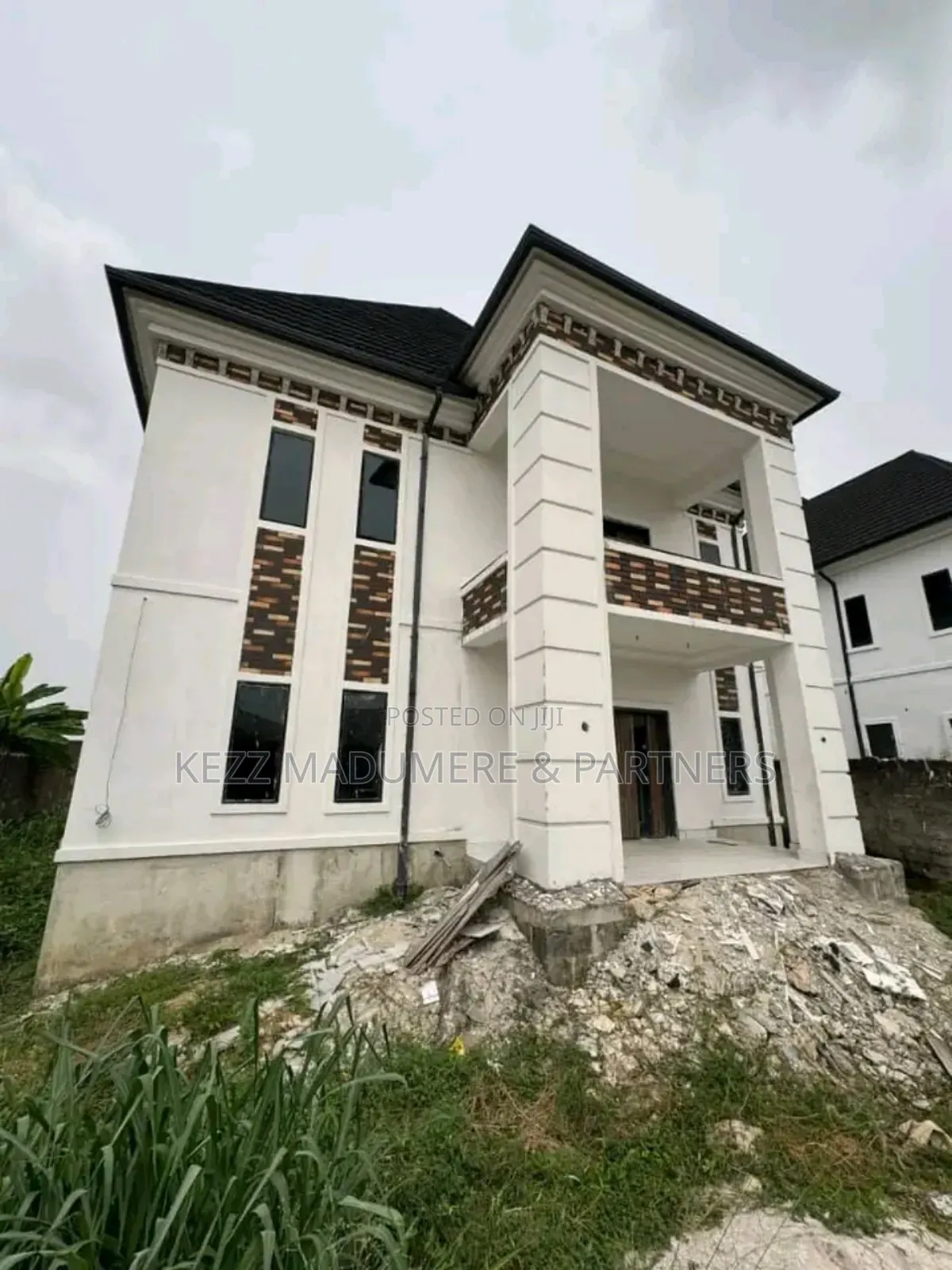 4bdrm Duplex in By Salvation for sale