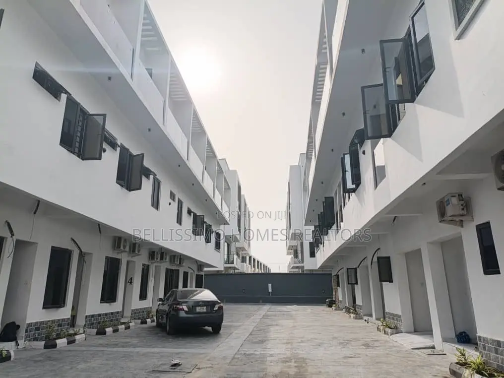 2bdrm Townhouse/Terrace in Off Freedom Way, Lekki Phase 1 for sale