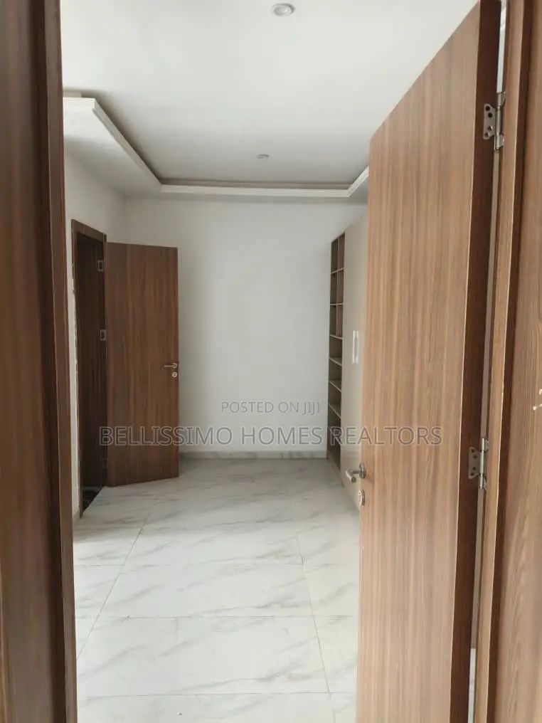 2bdrm Townhouse/Terrace in Off Freedom Way, Lekki Phase 1 for sale