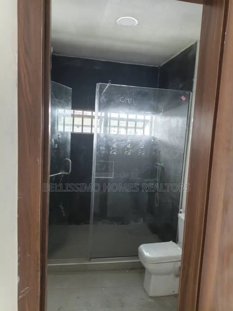 2bdrm Townhouse/Terrace in Off Freedom Way, Lekki Phase 1 for sale