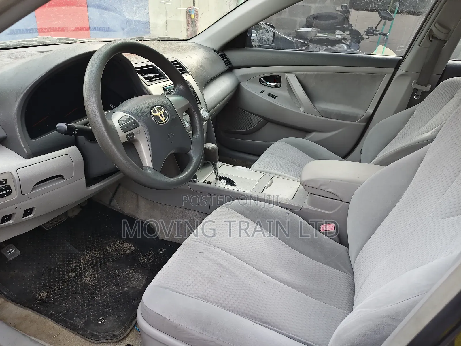 Toyota Camry LE 4dr Sedan (2.5L 4cyl 6A) 2011 Gray