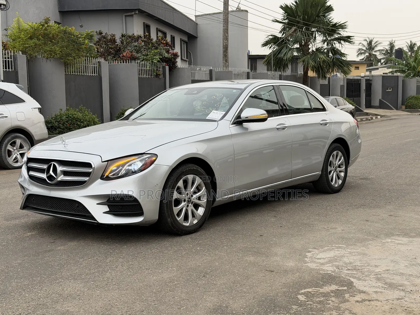 Mercedes-Benz E300 2018 Silver