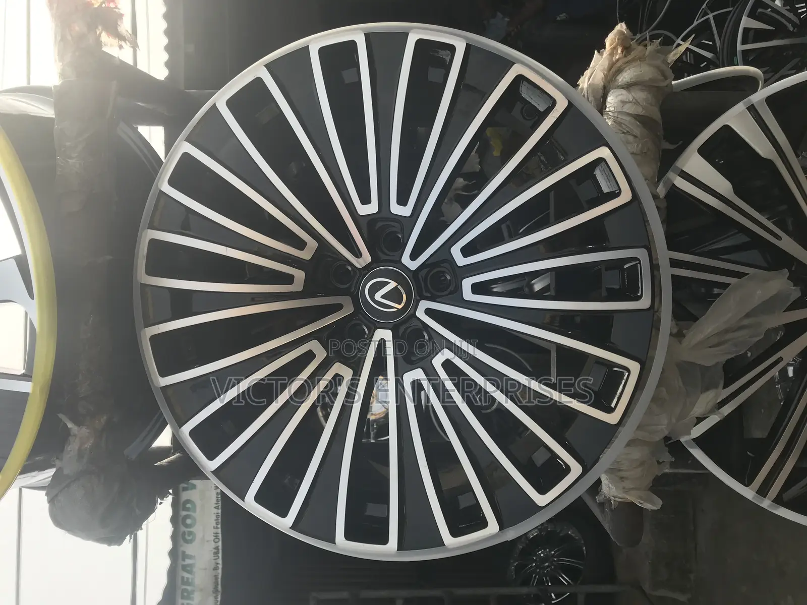 18 Inches Black and Silver Rim for Lexus Etc .