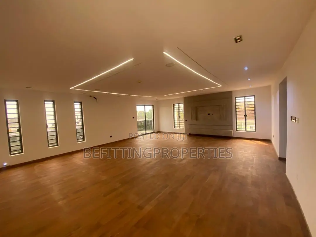 7bdrm Mansion in Ikeja GRA for sale