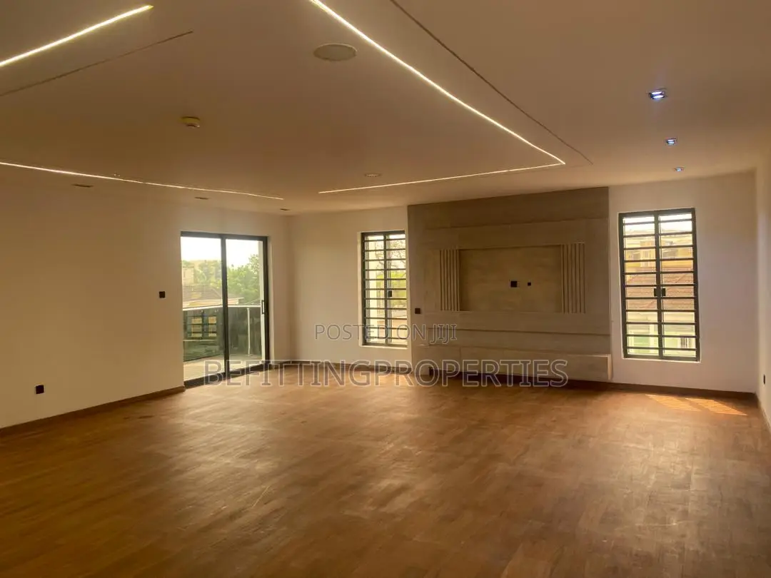 7bdrm Mansion in Ikeja GRA for sale