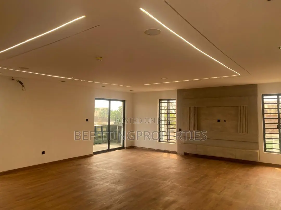 7bdrm Mansion in Ikeja GRA for sale