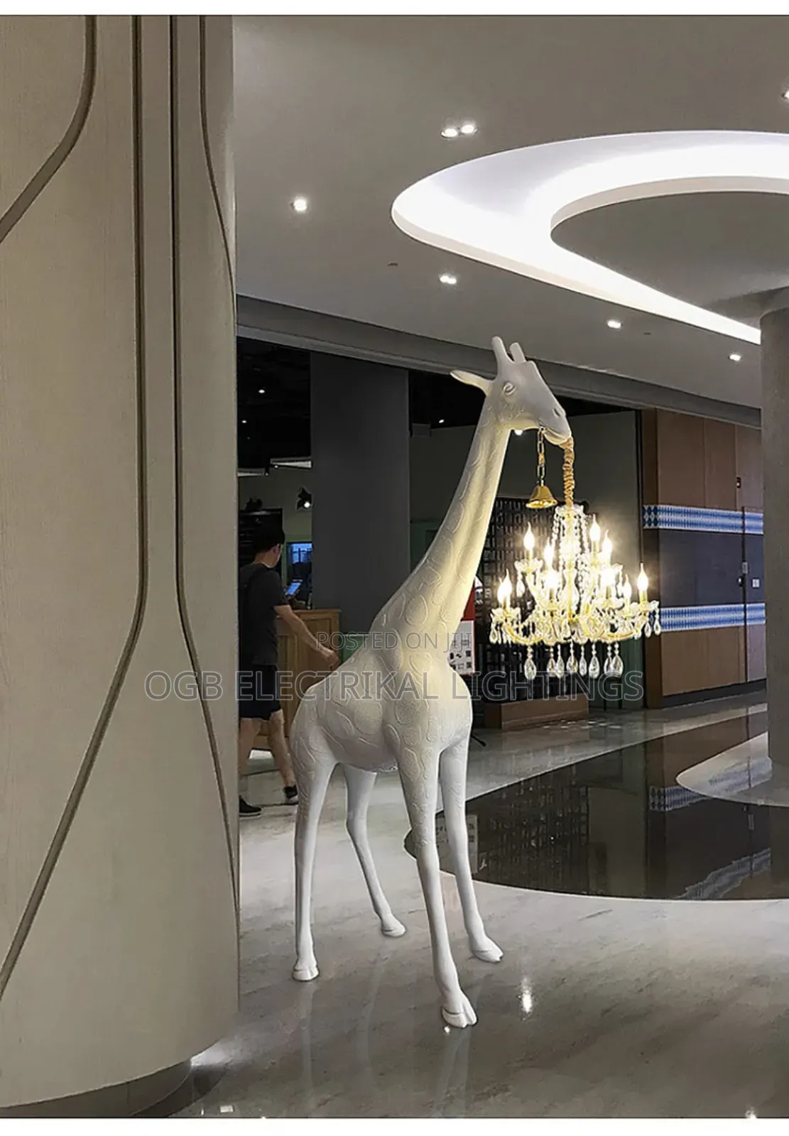 Giraffe-shaped Floor Lamp