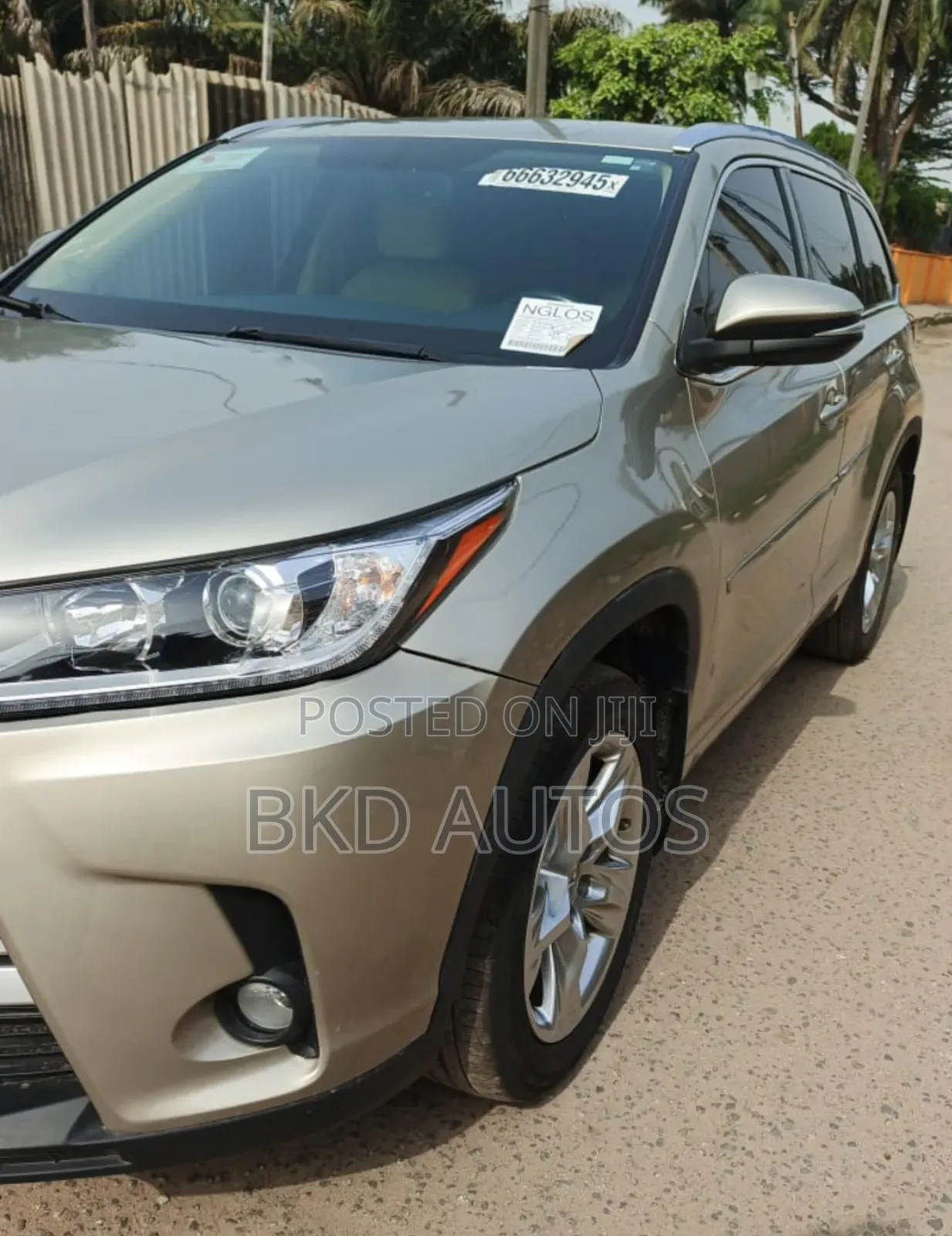 Toyota Highlander Limited Platinum 4dr SUV AWD (3.5L 6cyl 6A) 2015 Gold
