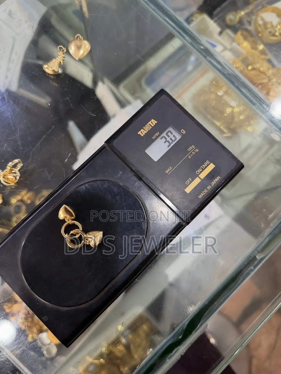 18 Karat Gold Children Earrings .