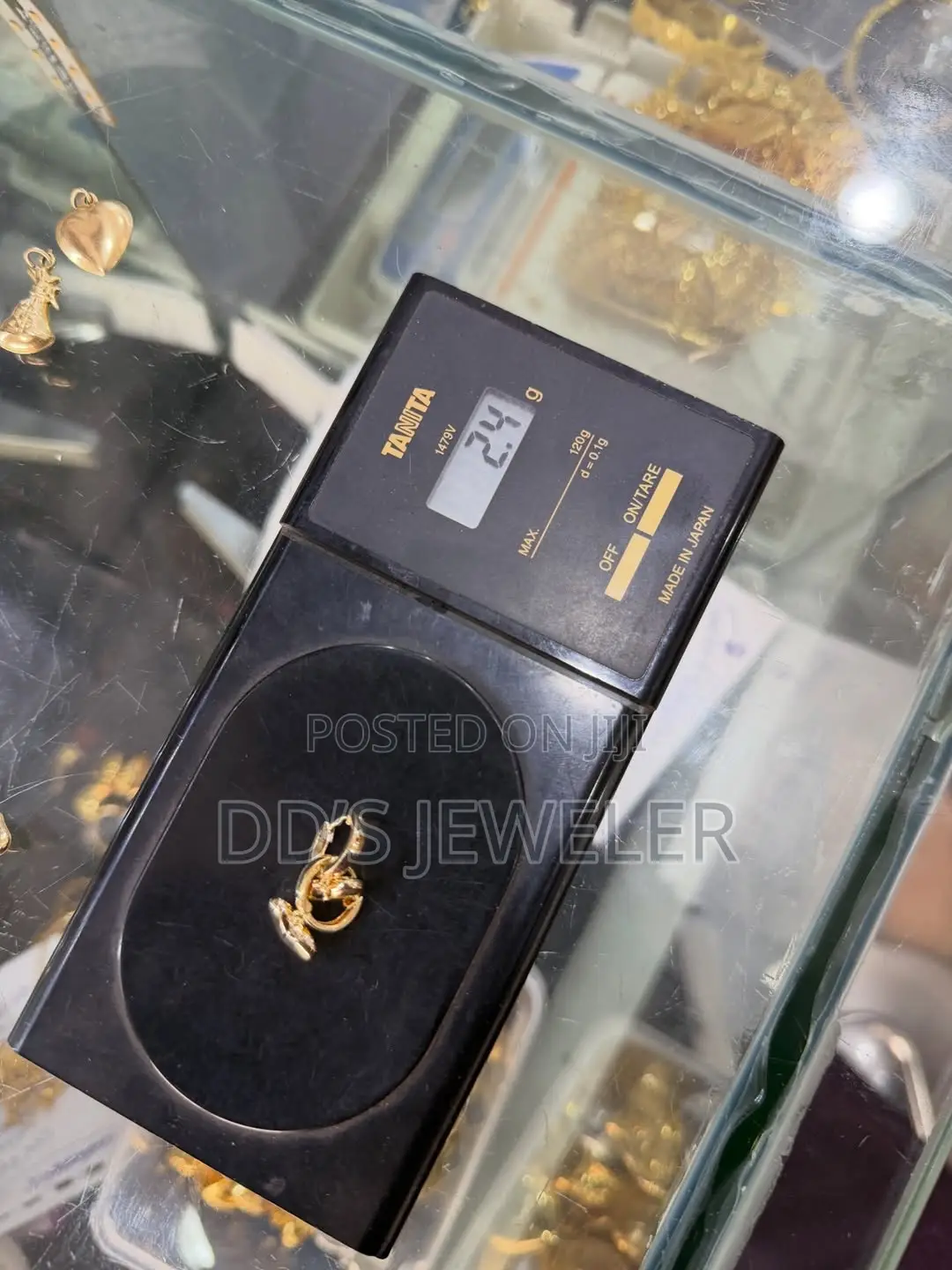 18 Karat Gold Children Earrings .