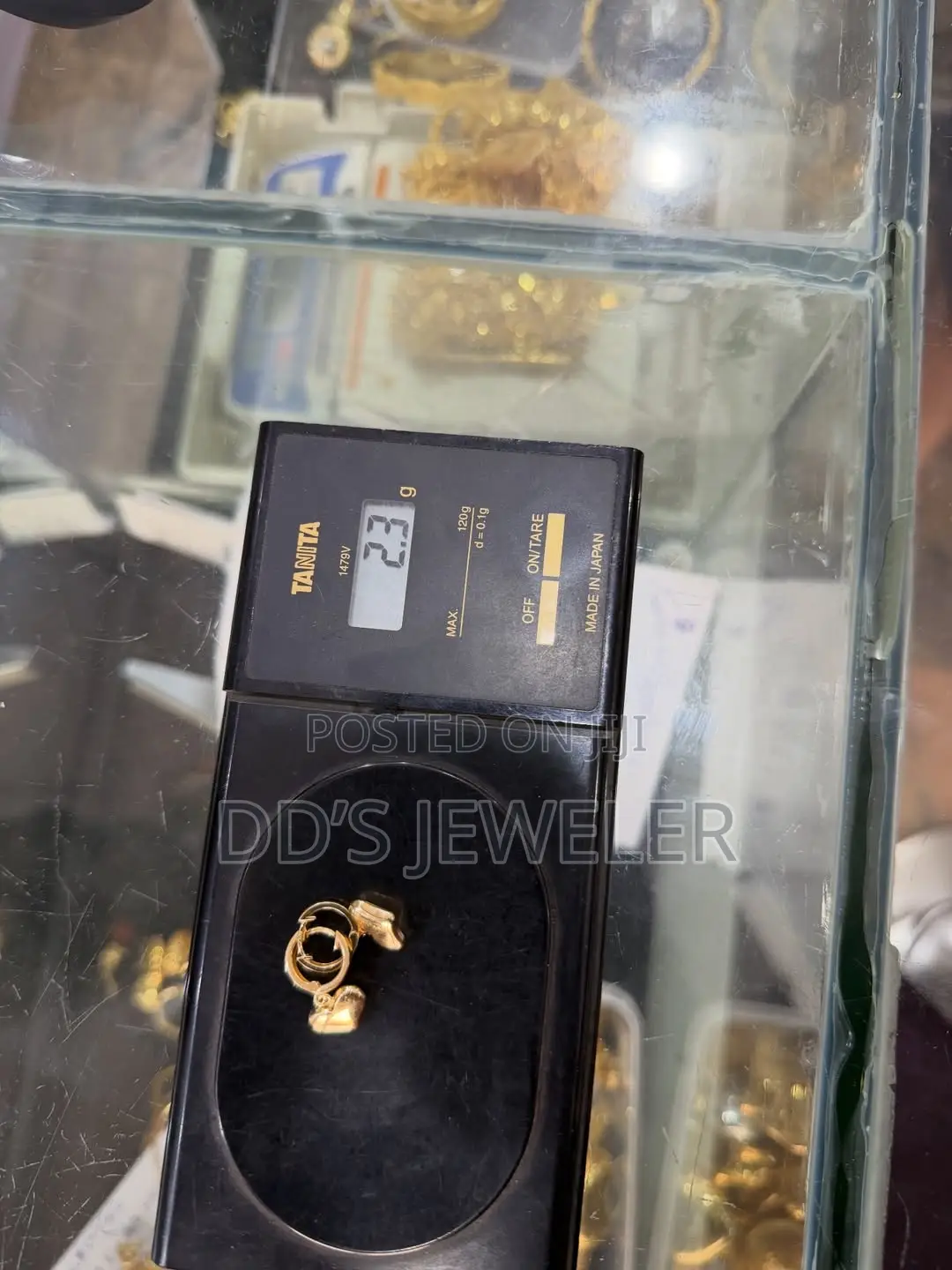 18 Karat Gold Children Earrings .