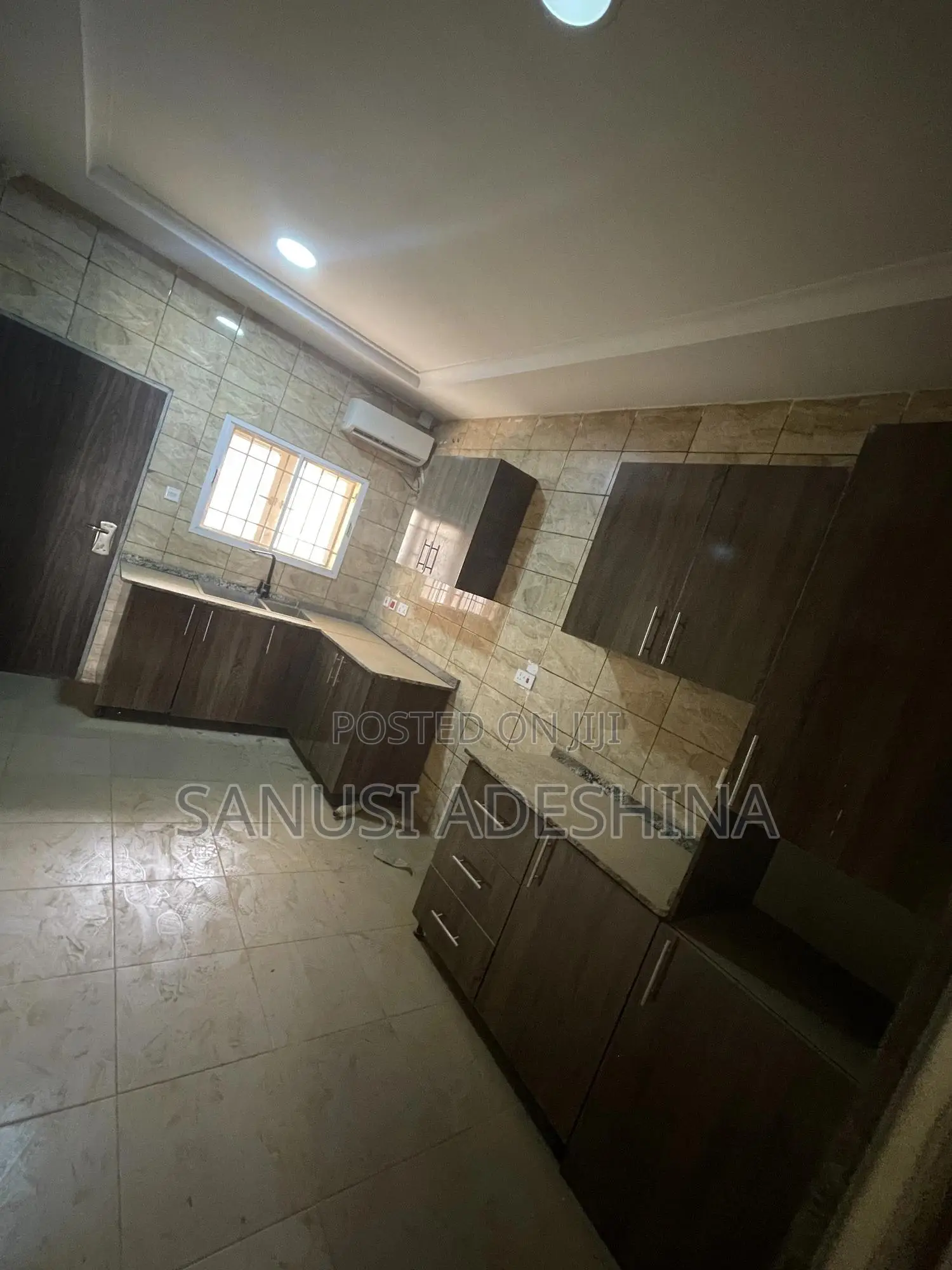 4bdrm Duplex in Jahi Gilmore,Very for rent