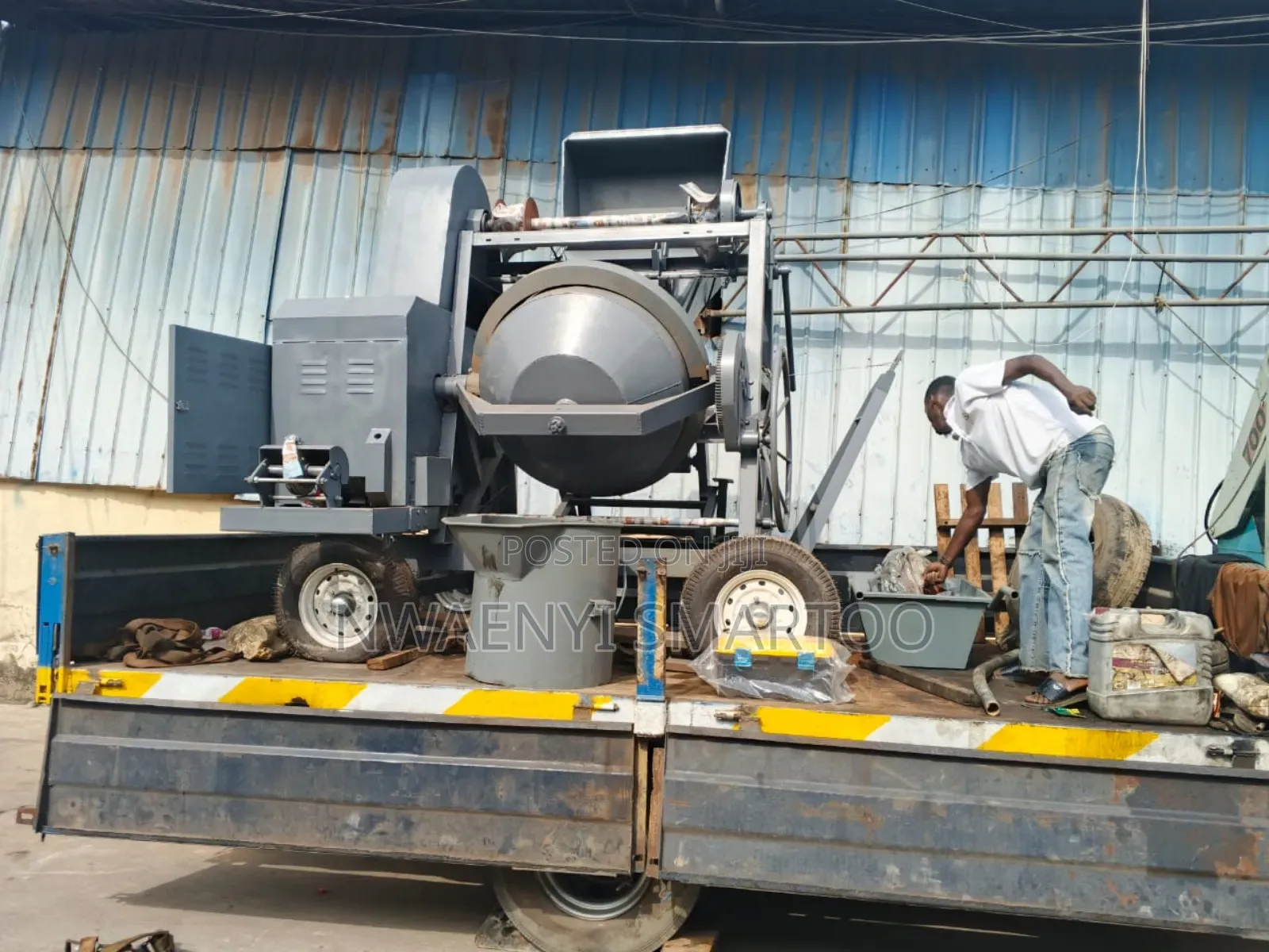 Selfload Concrete Mixer With Hoist Lifting 30meters