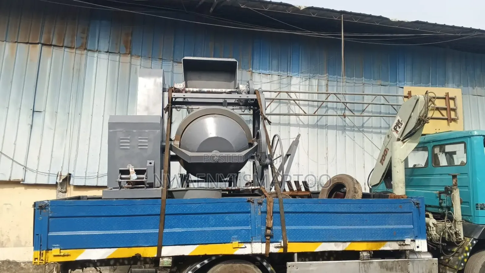 Selfload Concrete Mixer With Lifting Hoist
