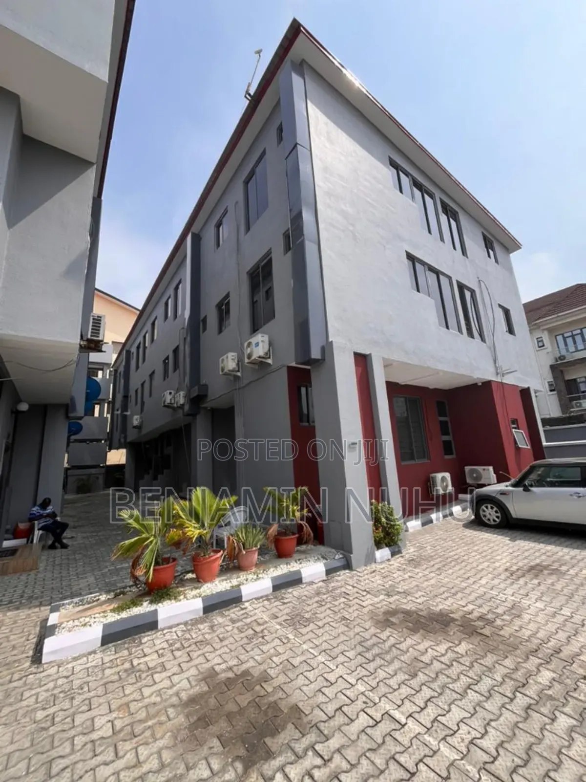 3bdrm Block of Flats in Lekki Right for sale