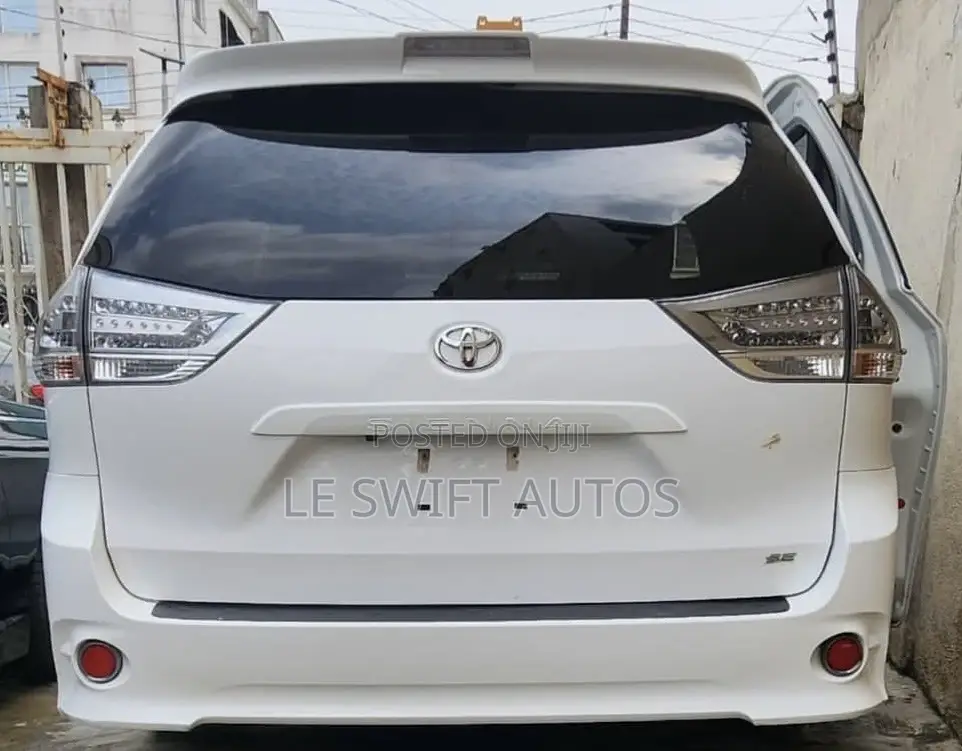 Toyota Sienna 2018 White