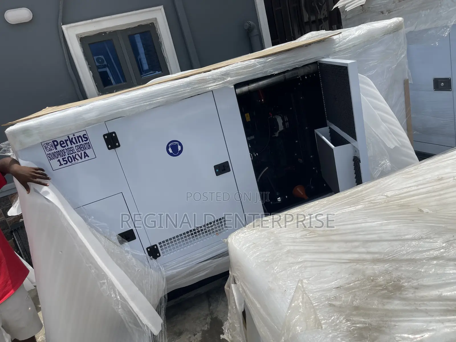 Heavy Duty 150kva Perkins Soundproof’S Generator