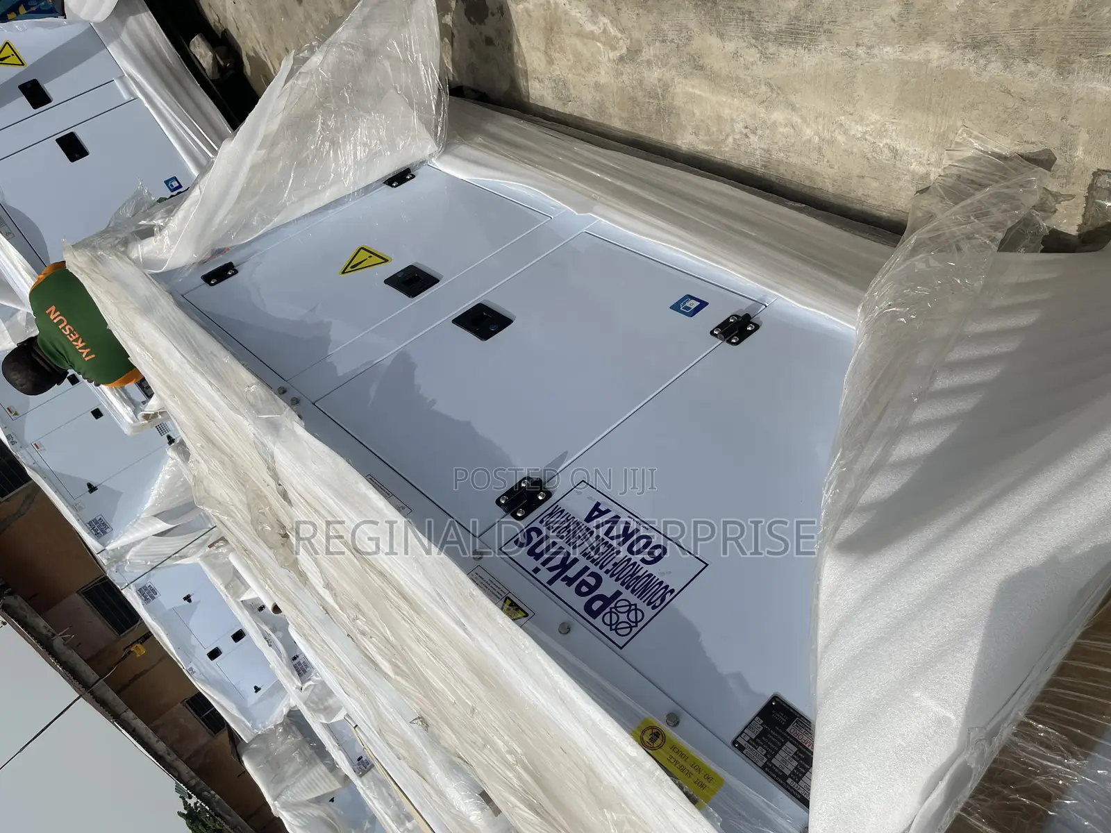 60kva Perkins Soundproof England Standard Diesel Gen