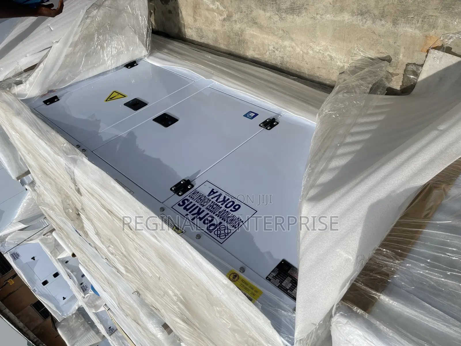 60kva Perkins Soundproof England Standard Diesel Gen