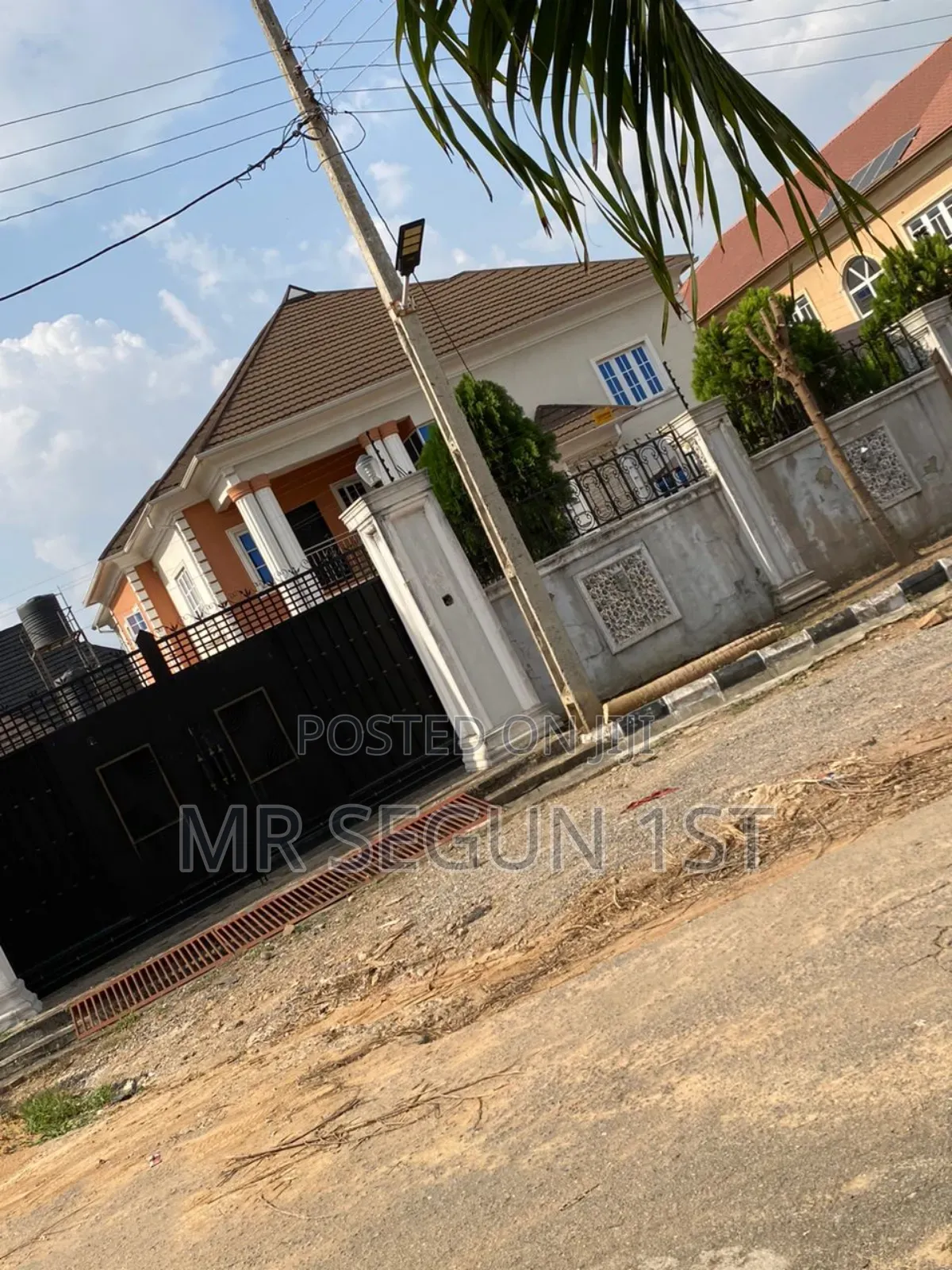 5bdrm Duplex in Progressive Estate for sale