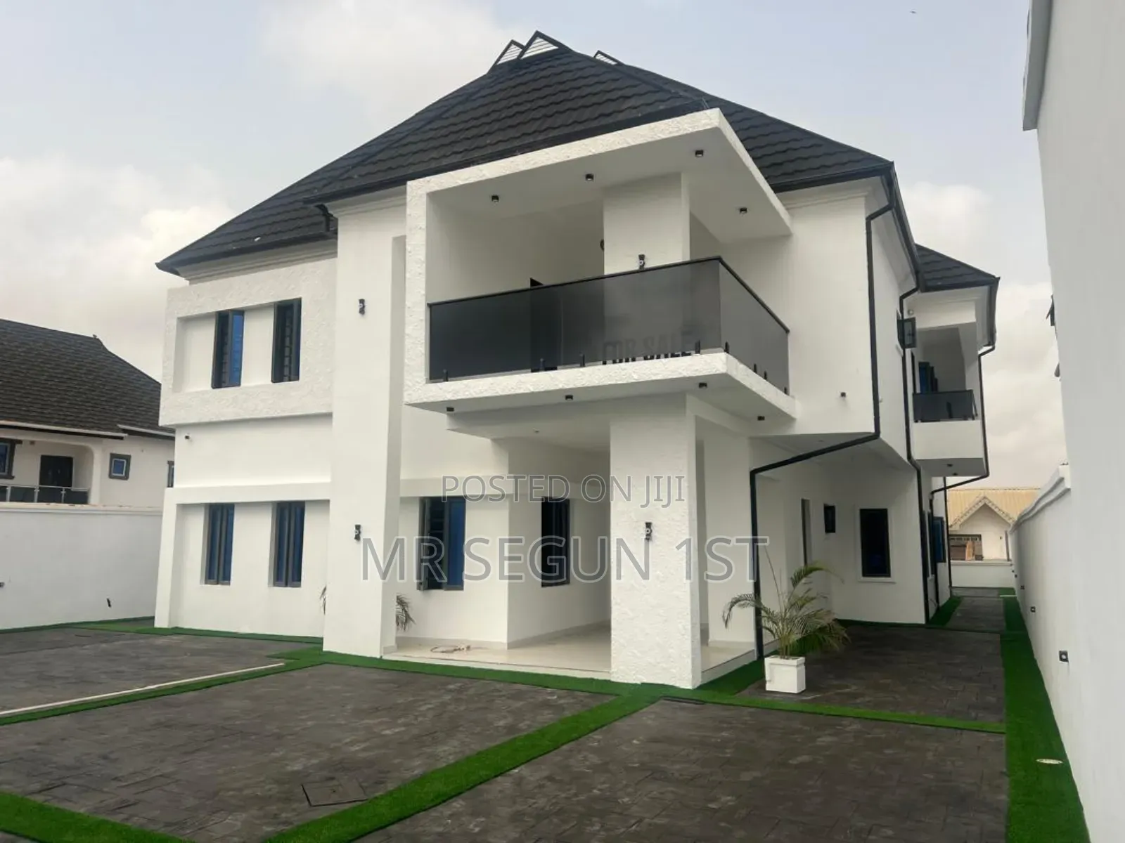 12bdrm Duplex in Oluyole Estate for sale