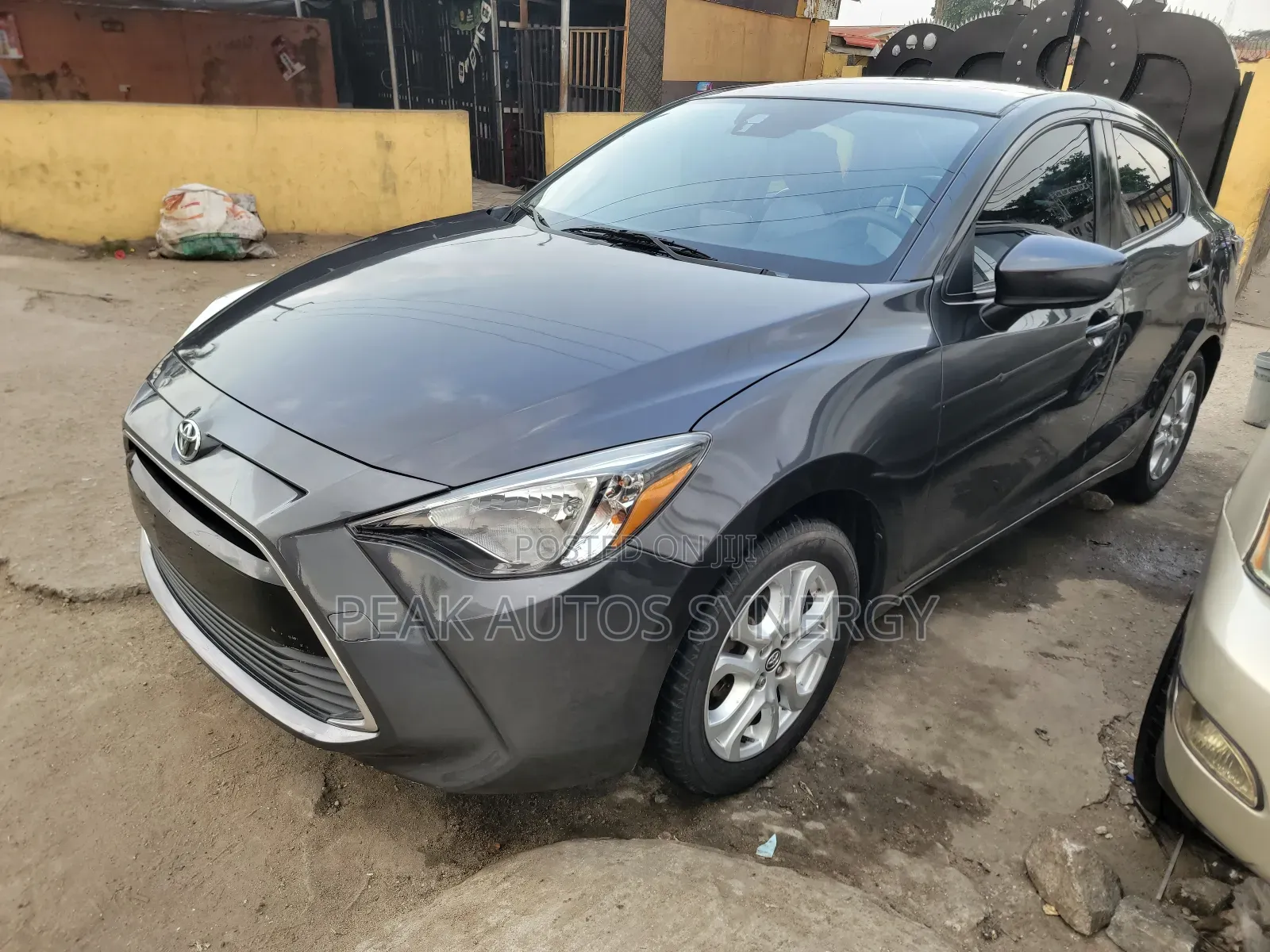 Toyota Yaris SE Hatchback 5dr 2018 Gray