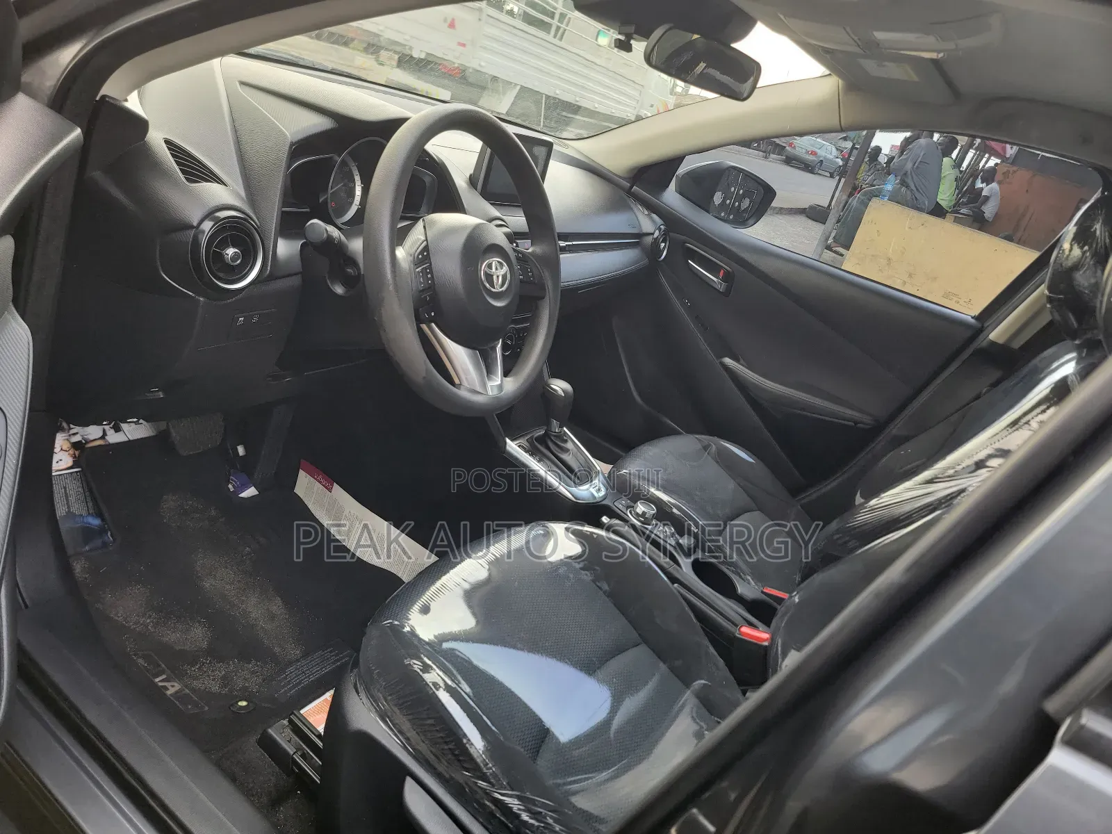 Toyota Yaris SE Hatchback 5dr 2018 Gray
