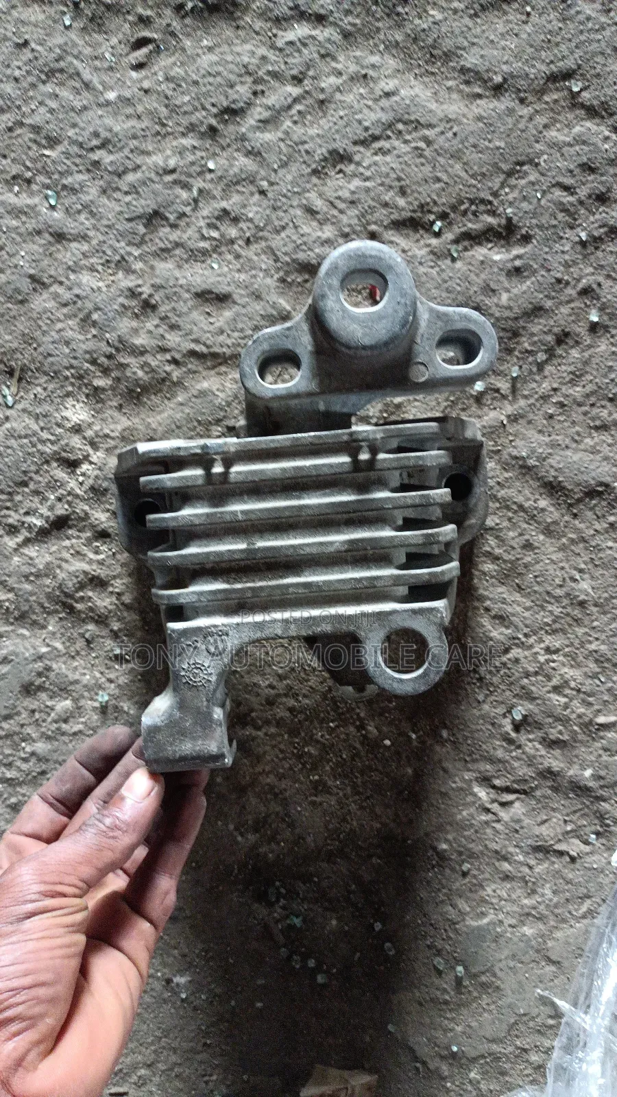 Cherokee/ Chrysler Engine Seat 2017/ 2022